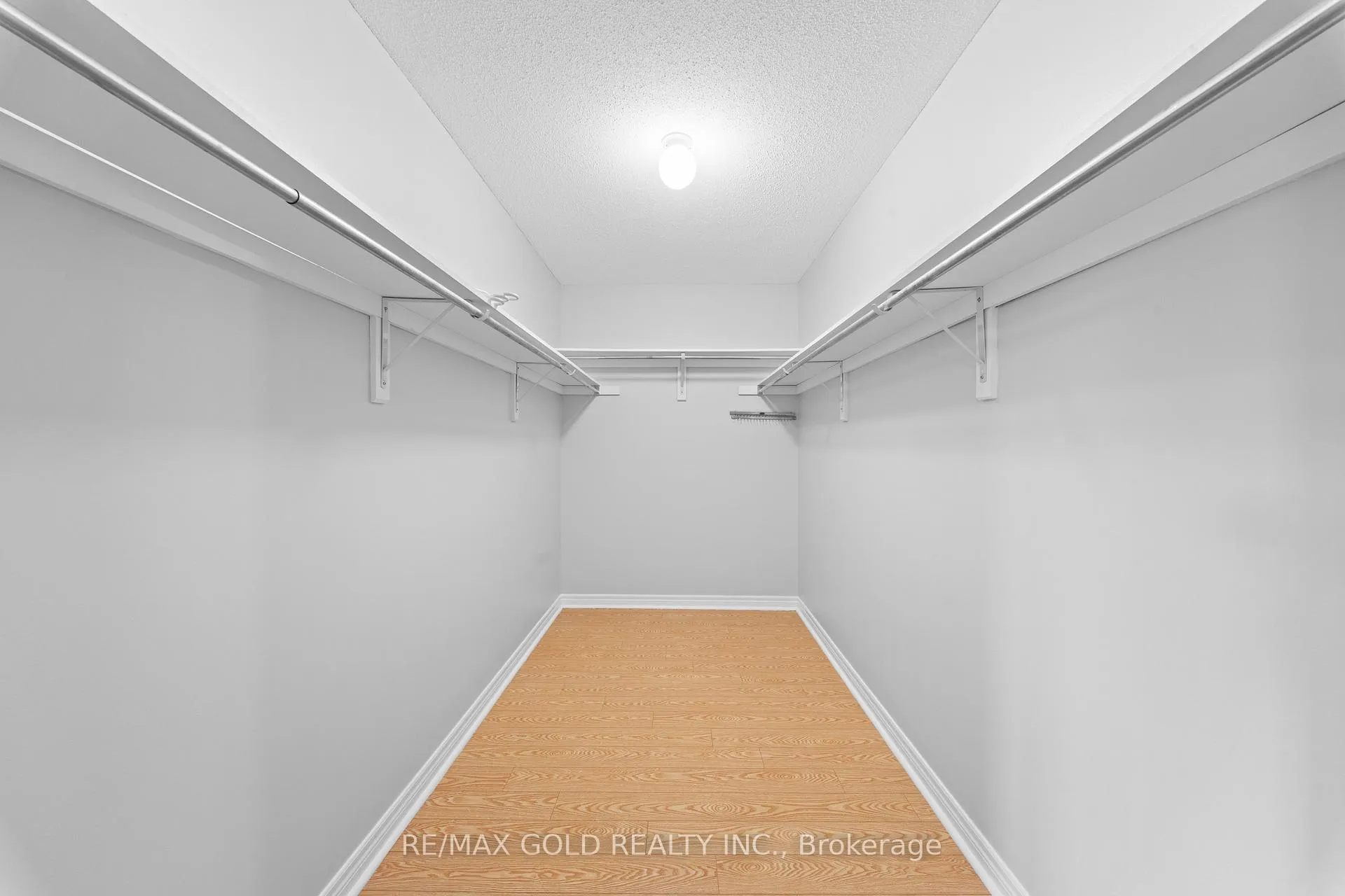 Photo 32 of 57 James Govan Drive, Whitby, Port Whitby — HOMEH