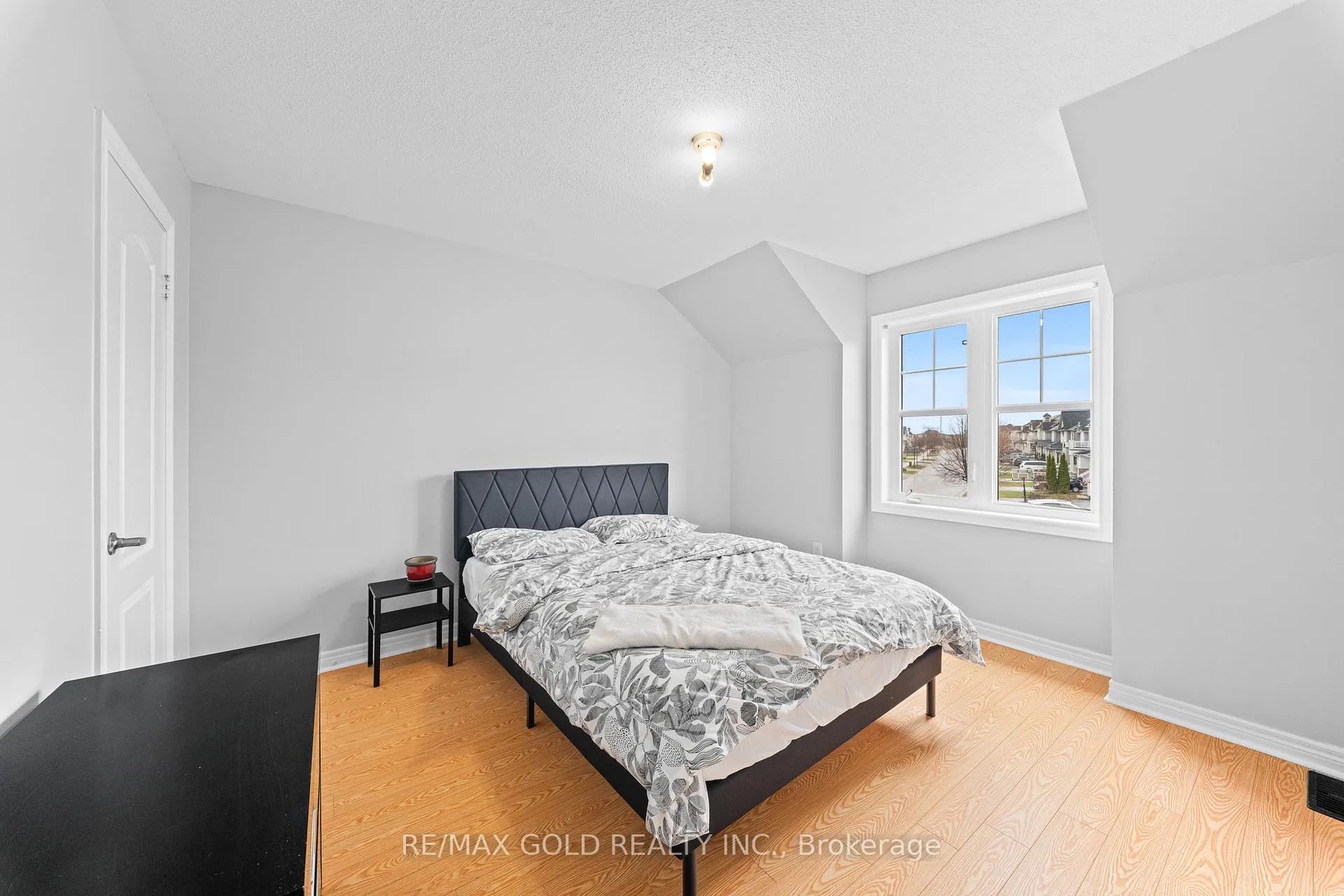 Photo 35 of 57 James Govan Drive, Whitby, Port Whitby — HOMEH