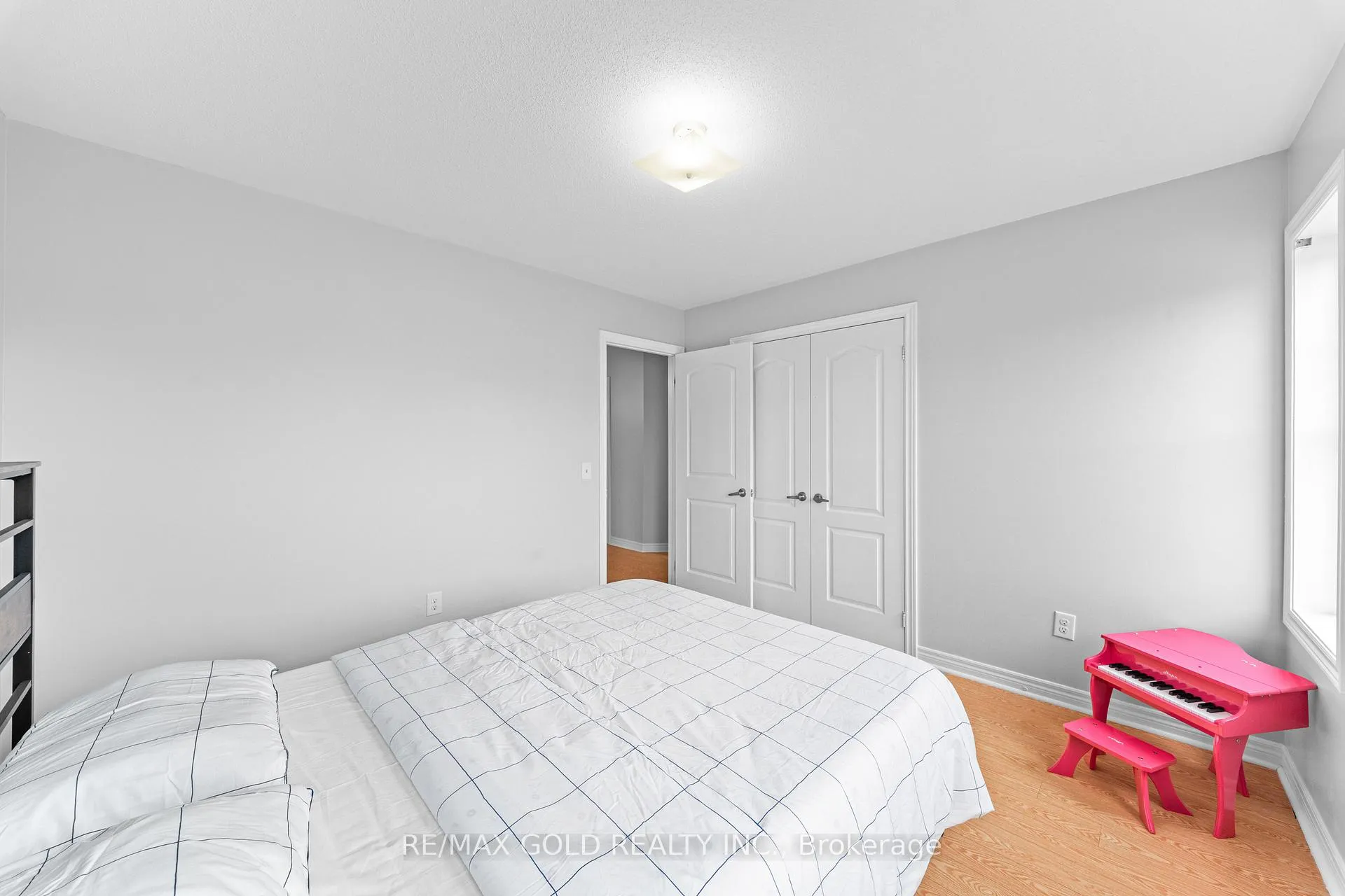 Photo 38 of 57 James Govan Drive, Whitby, Port Whitby — HOMEH