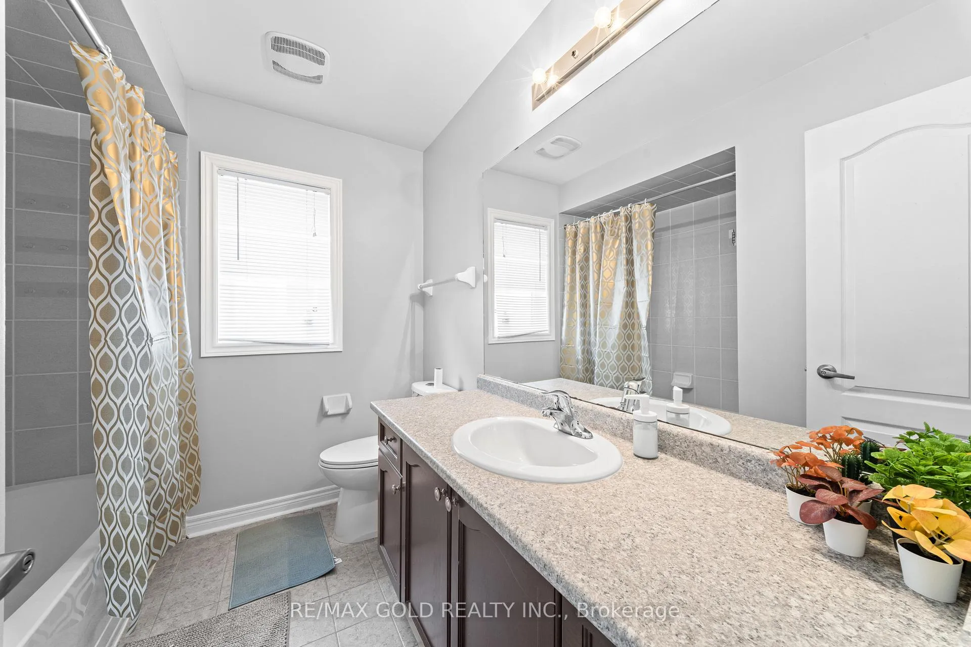 Photo 39 of 57 James Govan Drive, Whitby, Port Whitby — HOMEH