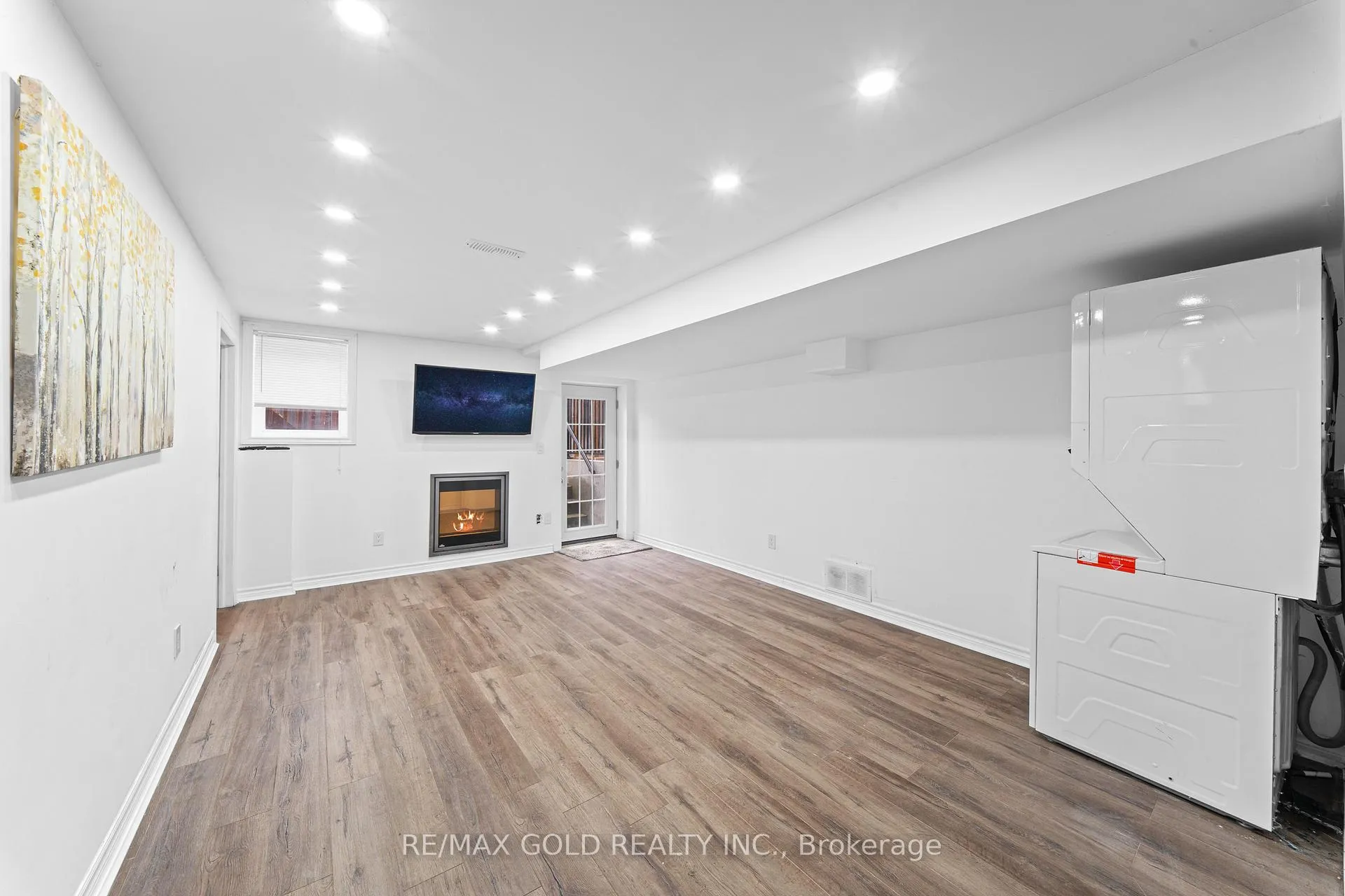 Photo 41 of 57 James Govan Drive, Whitby, Port Whitby — HOMEH