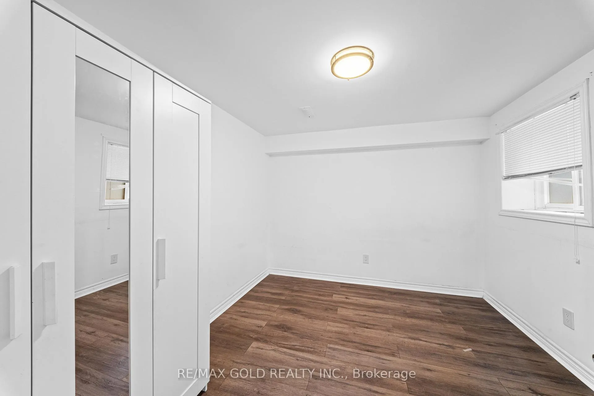 Photo 44 of 57 James Govan Drive, Whitby, Port Whitby — HOMEH