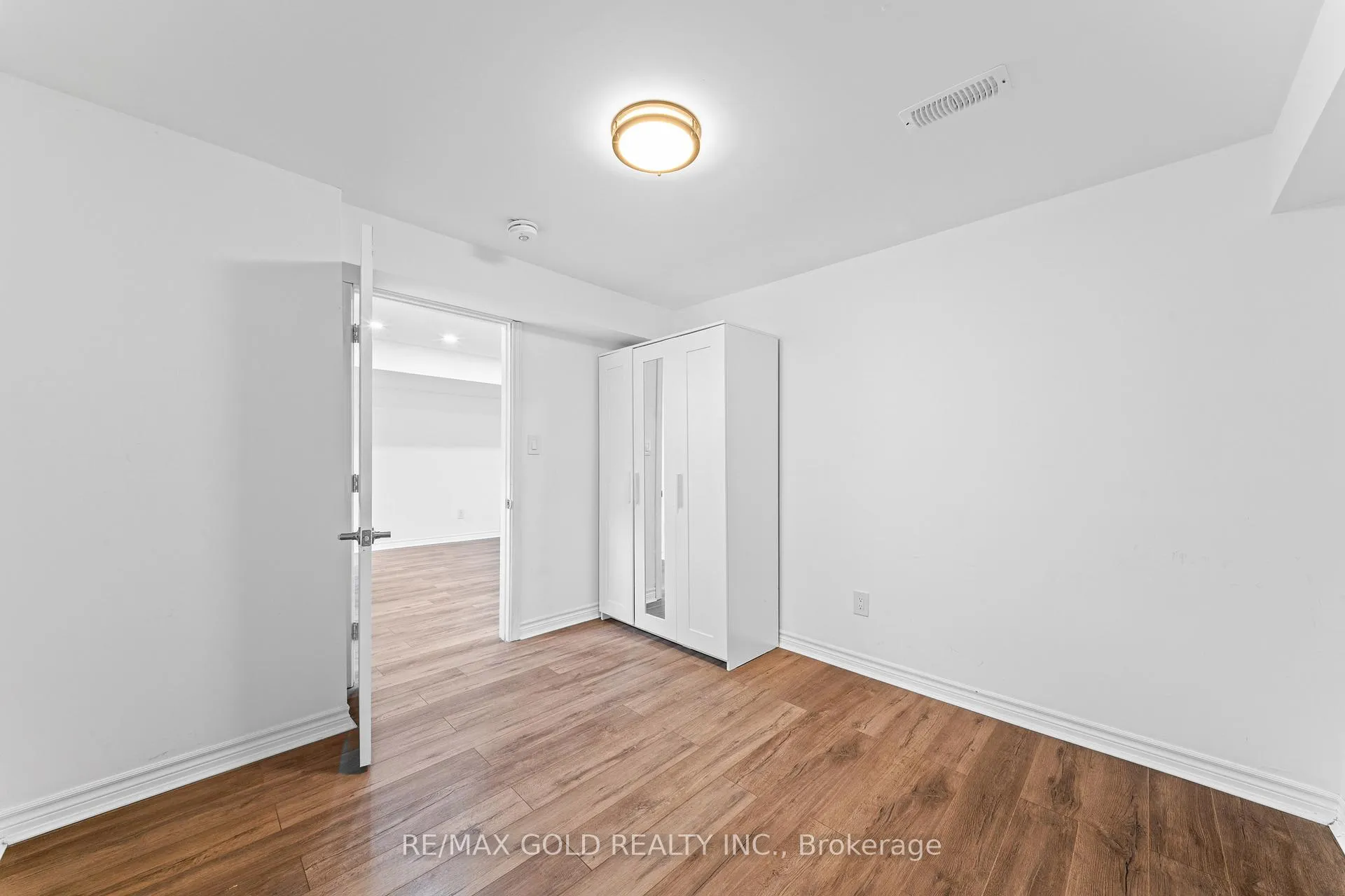 Photo 45 of 57 James Govan Drive, Whitby, Port Whitby — HOMEH