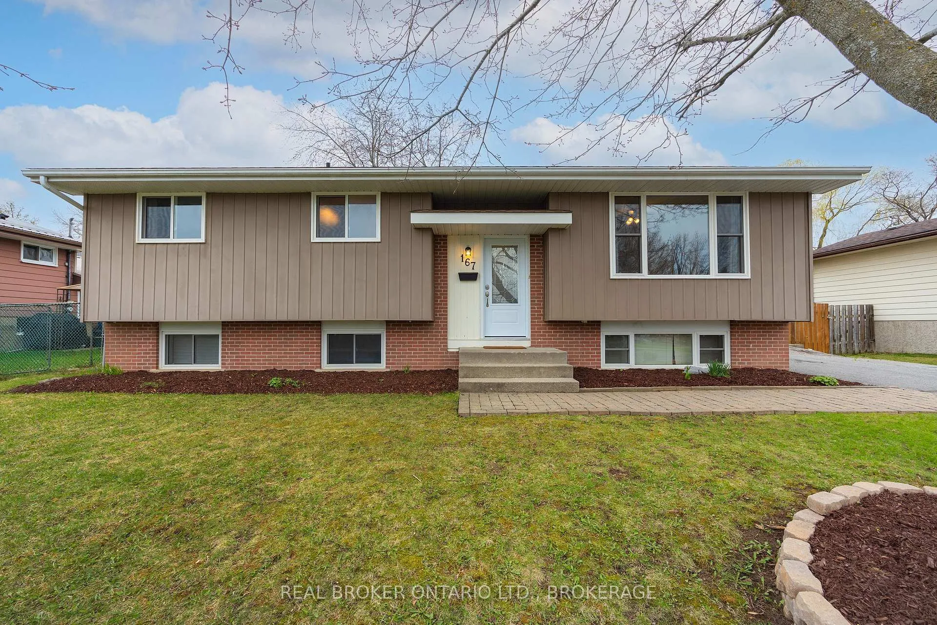 Photo 2 of 167 Manitou W Crescent, Loyalist, Amherstview — HOMEH