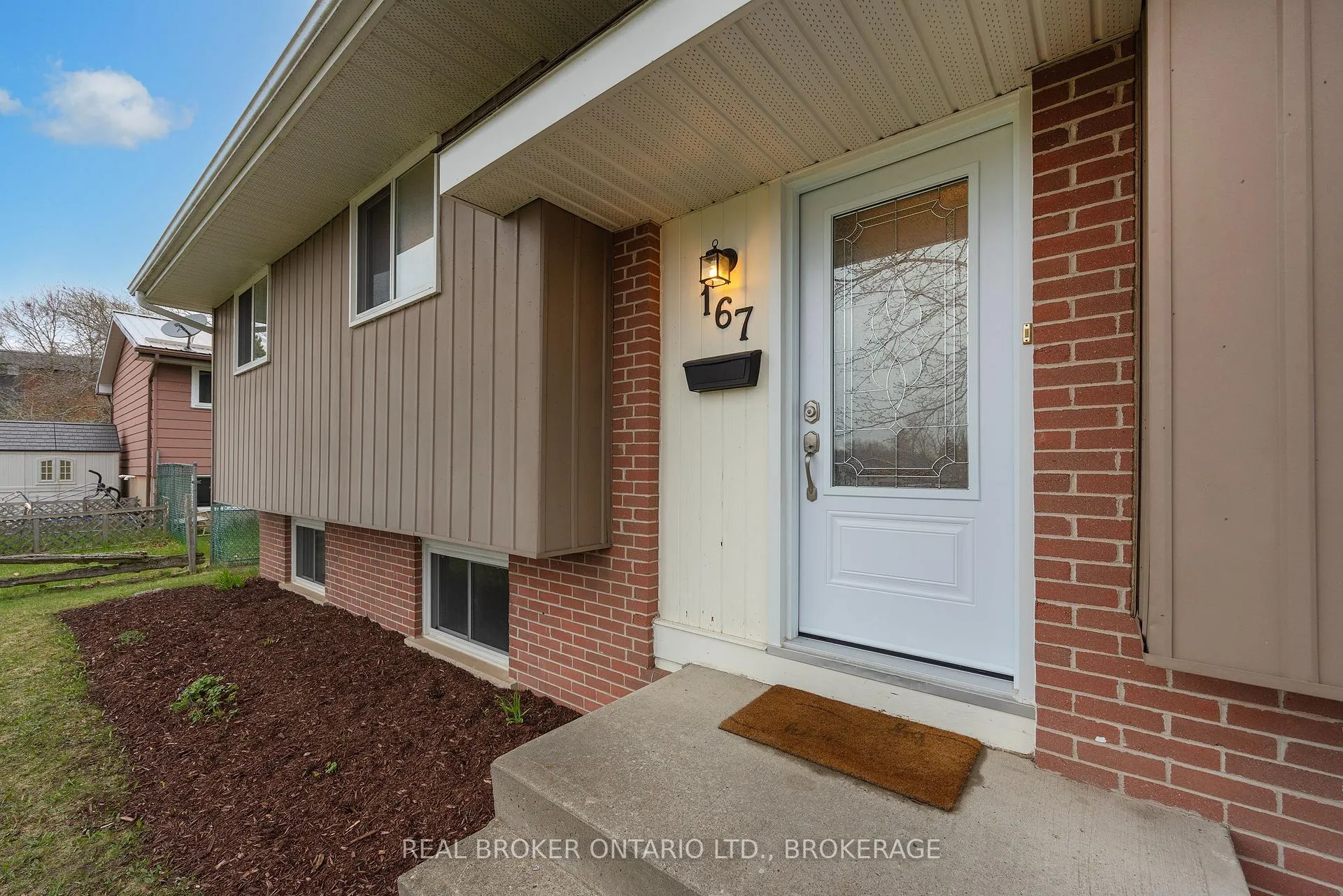 Photo 5 of 167 Manitou W Crescent, Loyalist, Amherstview — HOMEH