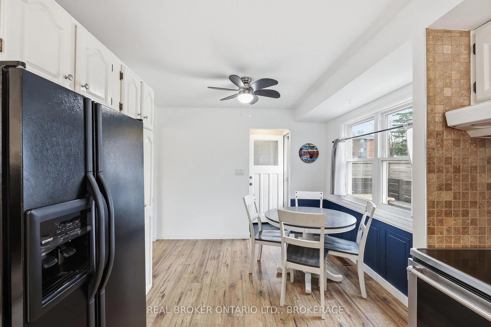 Photo 11 of 167 Manitou W Crescent, Loyalist, Amherstview — HOMEH