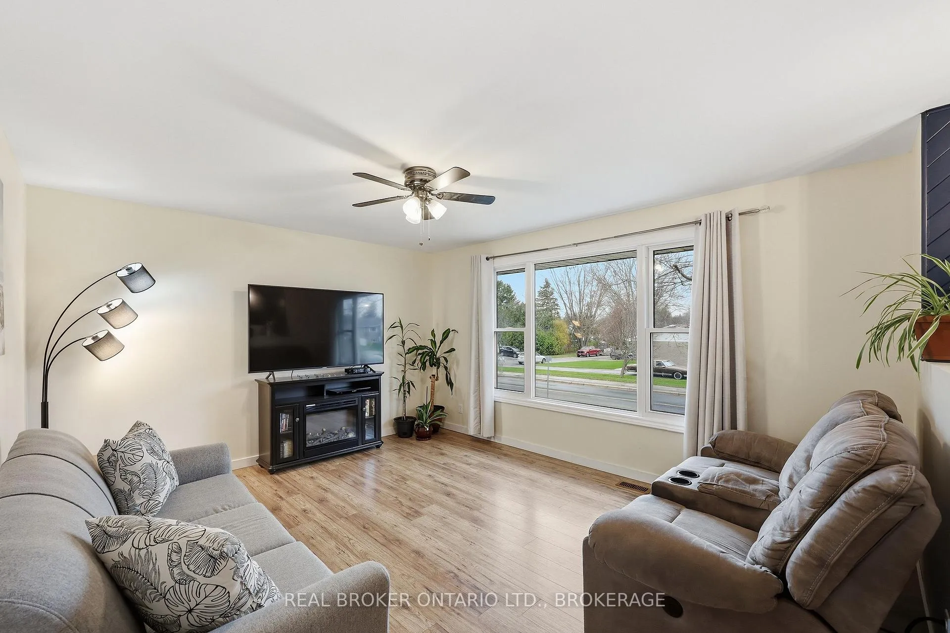 Photo 13 of 167 Manitou W Crescent, Loyalist, Amherstview — HOMEH