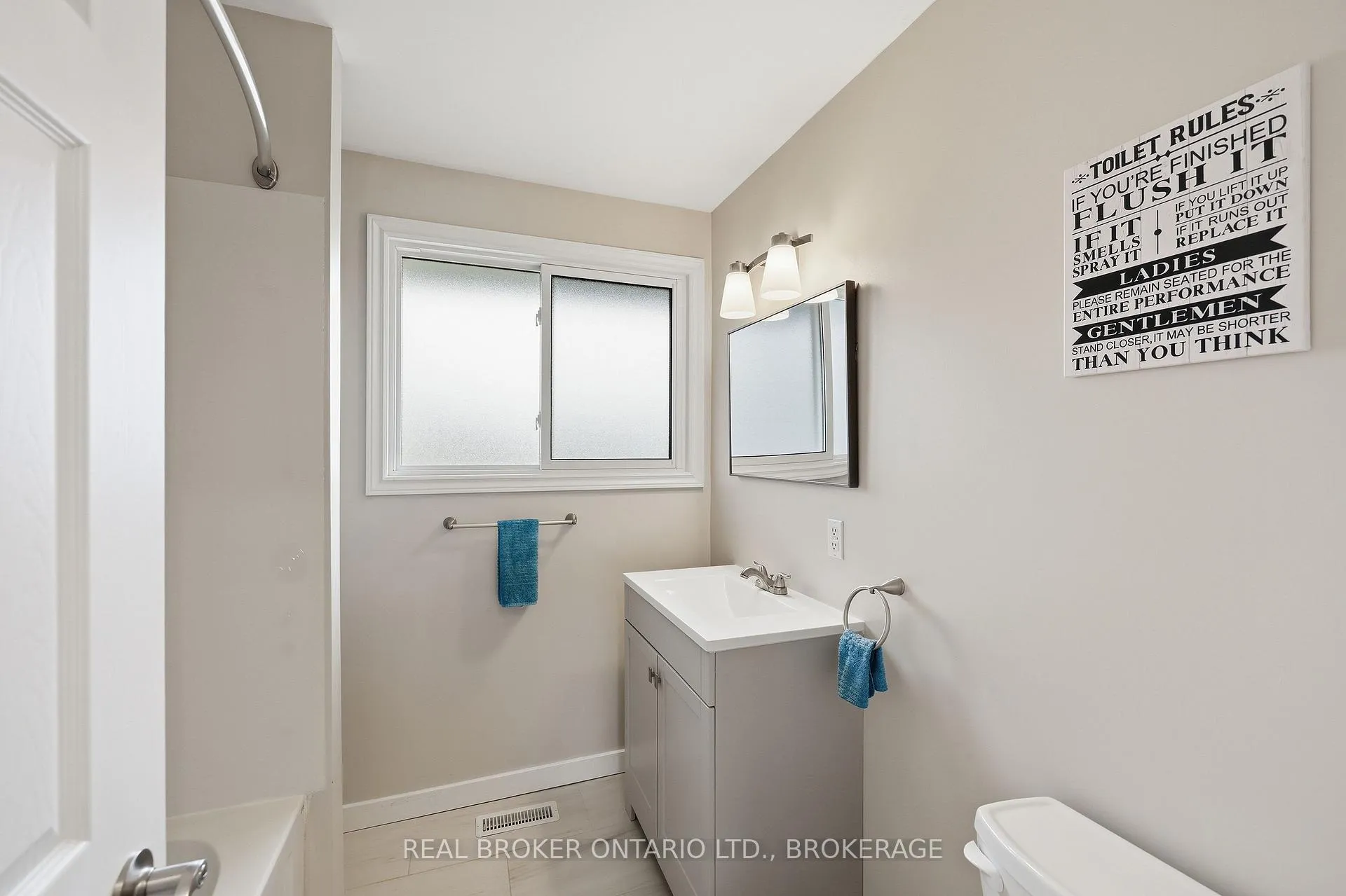 Photo 16 of 167 Manitou W Crescent, Loyalist, Amherstview — HOMEH