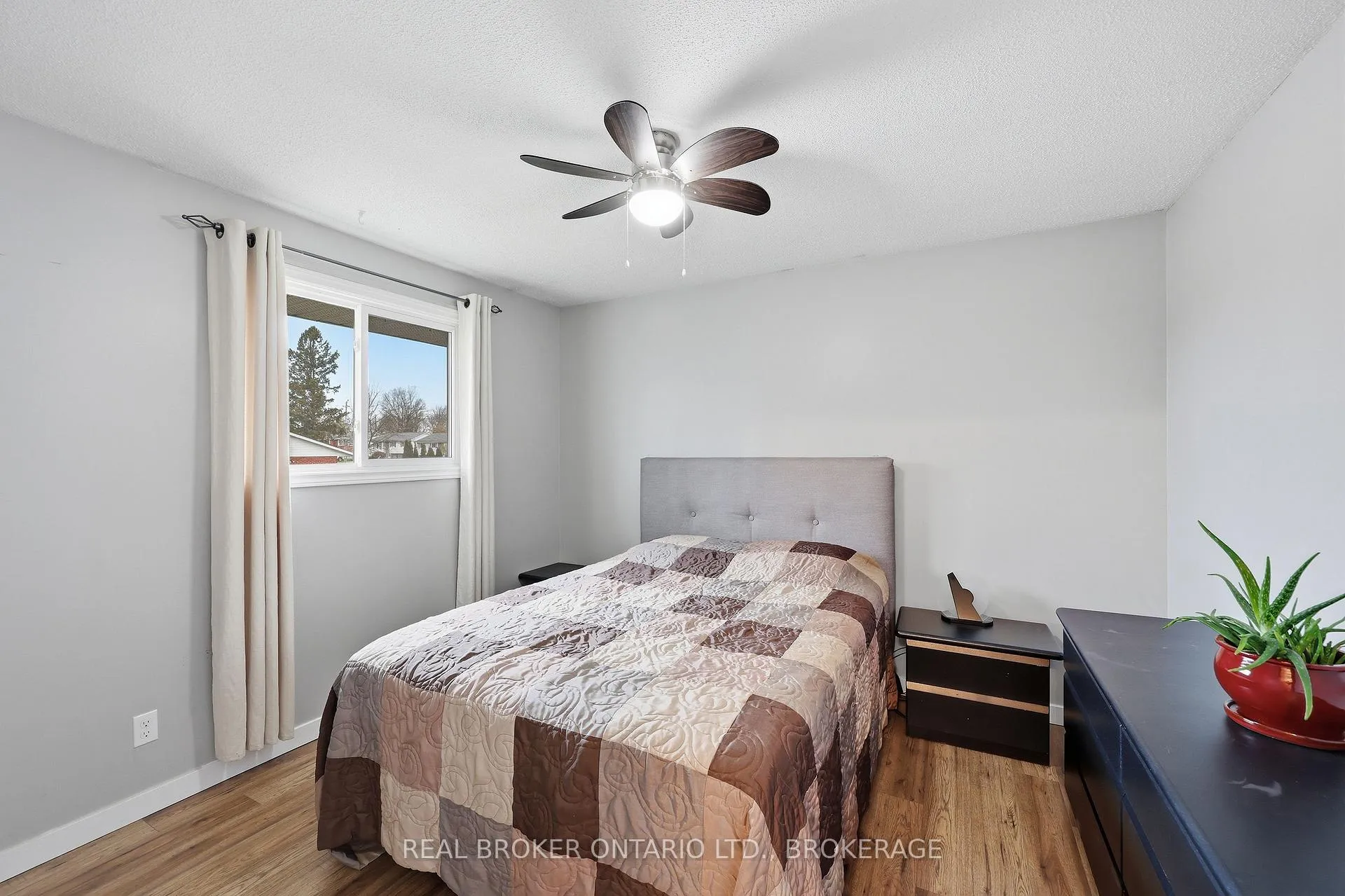 Photo 18 of 167 Manitou W Crescent, Loyalist, Amherstview — HOMEH