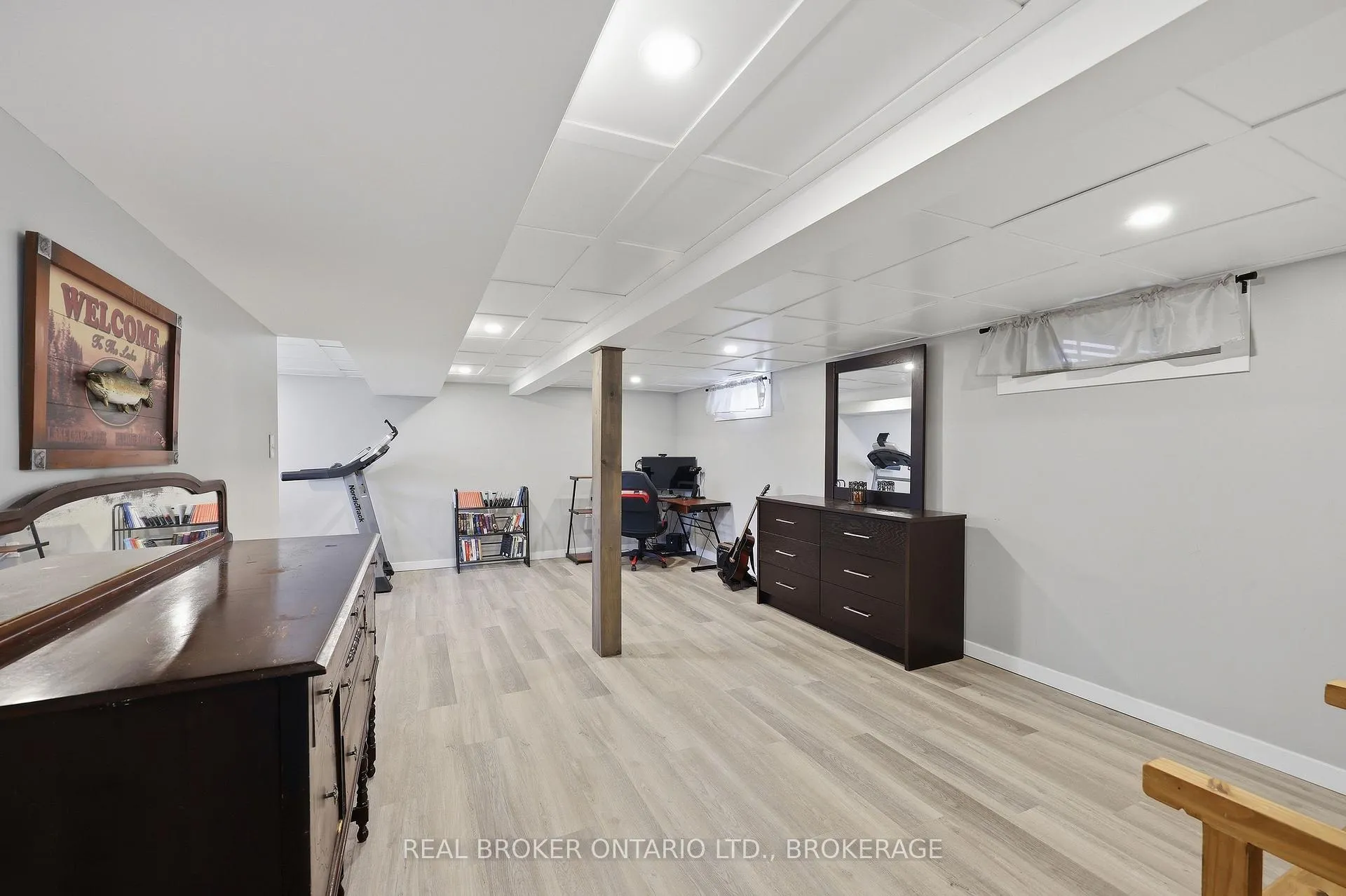 Photo 23 of 167 Manitou W Crescent, Loyalist, Amherstview — HOMEH