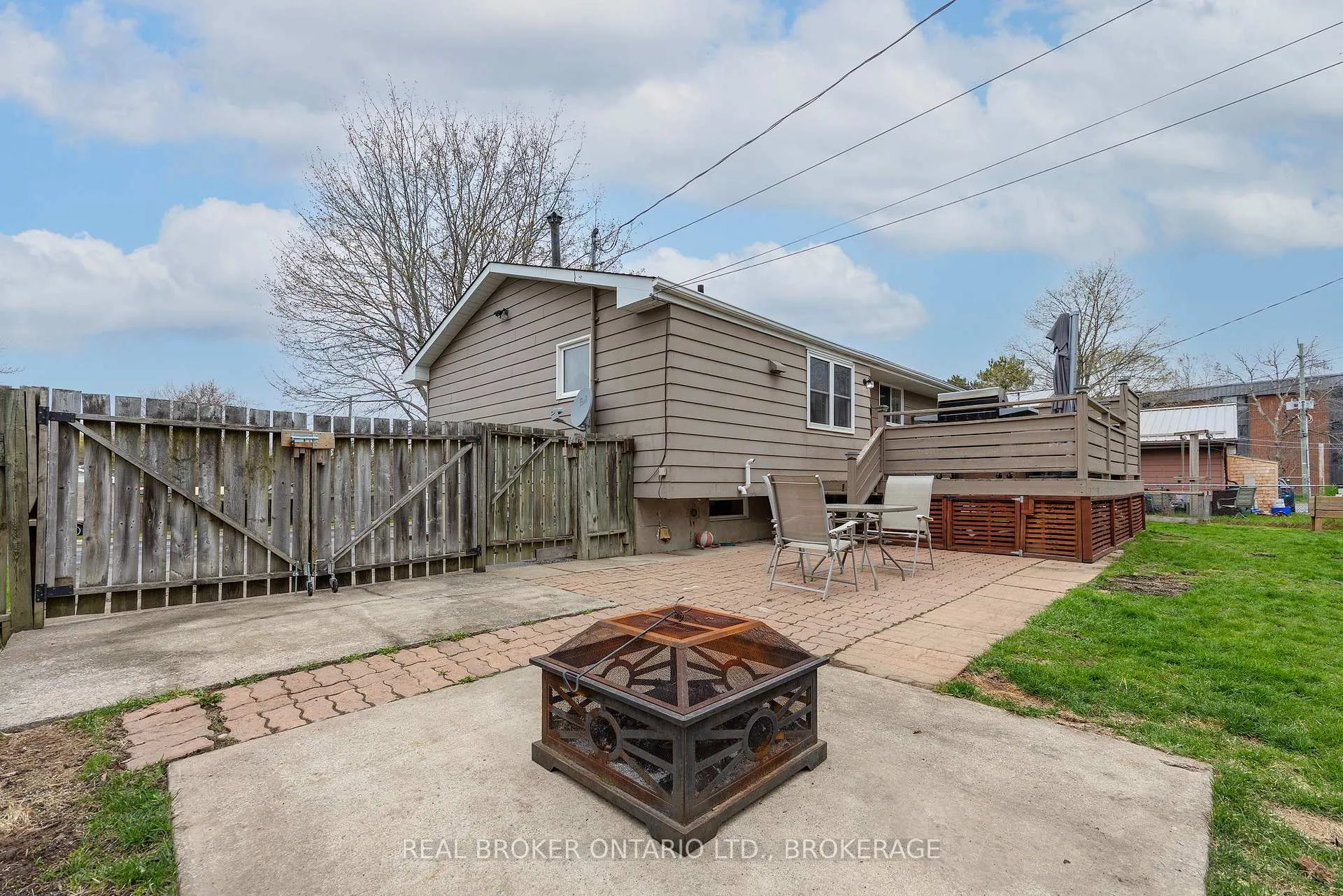 Photo 33 of 167 Manitou W Crescent, Loyalist, Amherstview — HOMEH