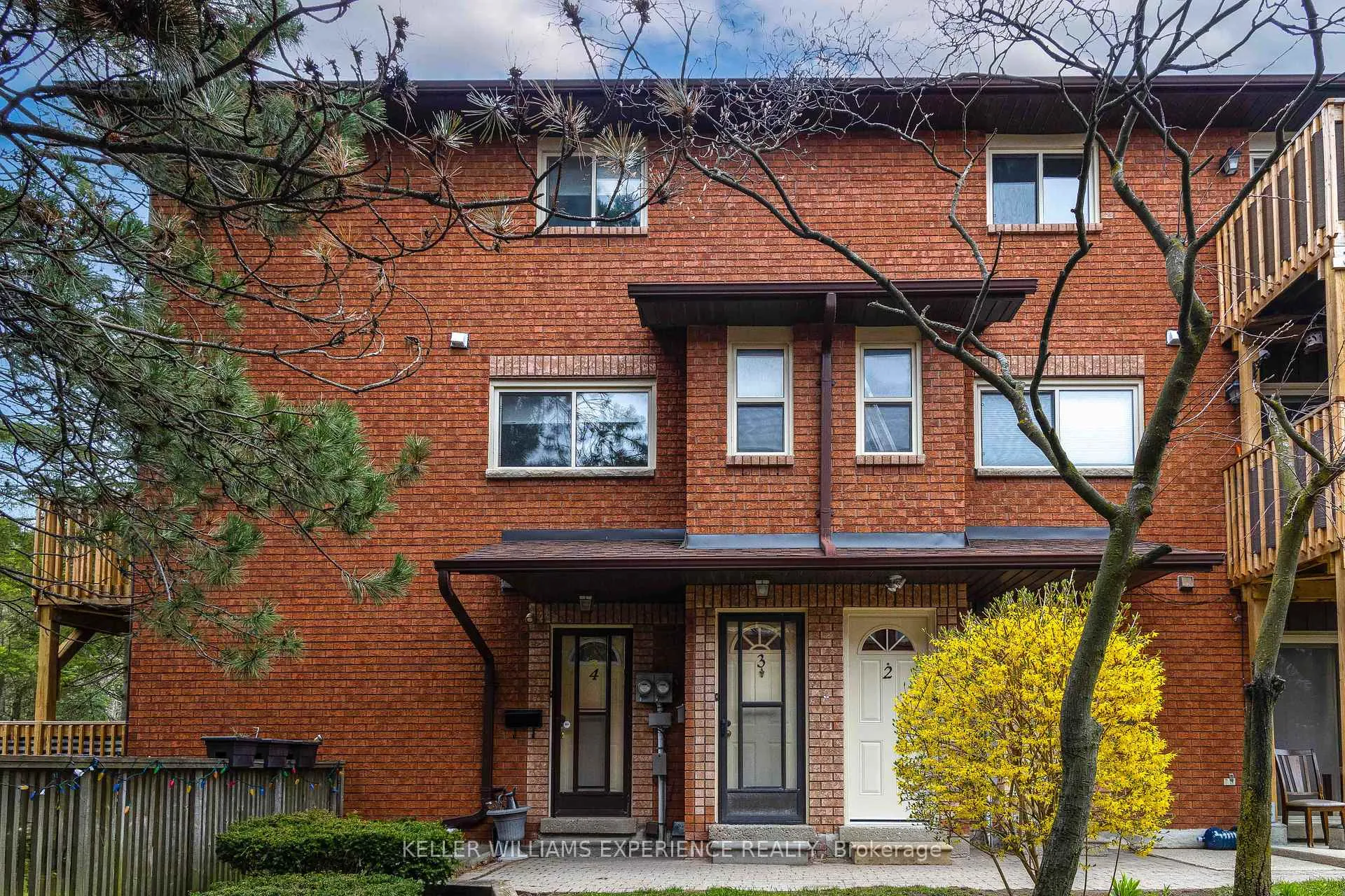Photo 3 of Unit 3, 1104 Loggers Run, Barrie, Ardagh — HOMEH