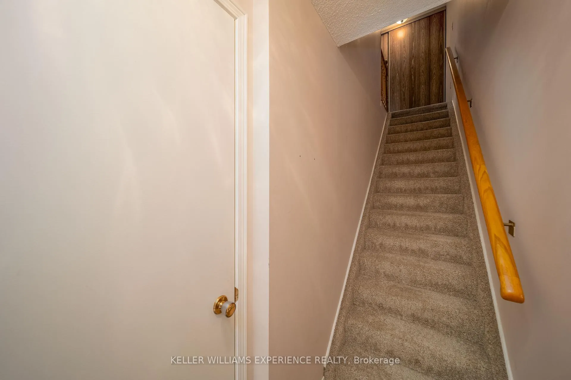 Photo 4 of Unit 3, 1104 Loggers Run, Barrie, Ardagh — HOMEH