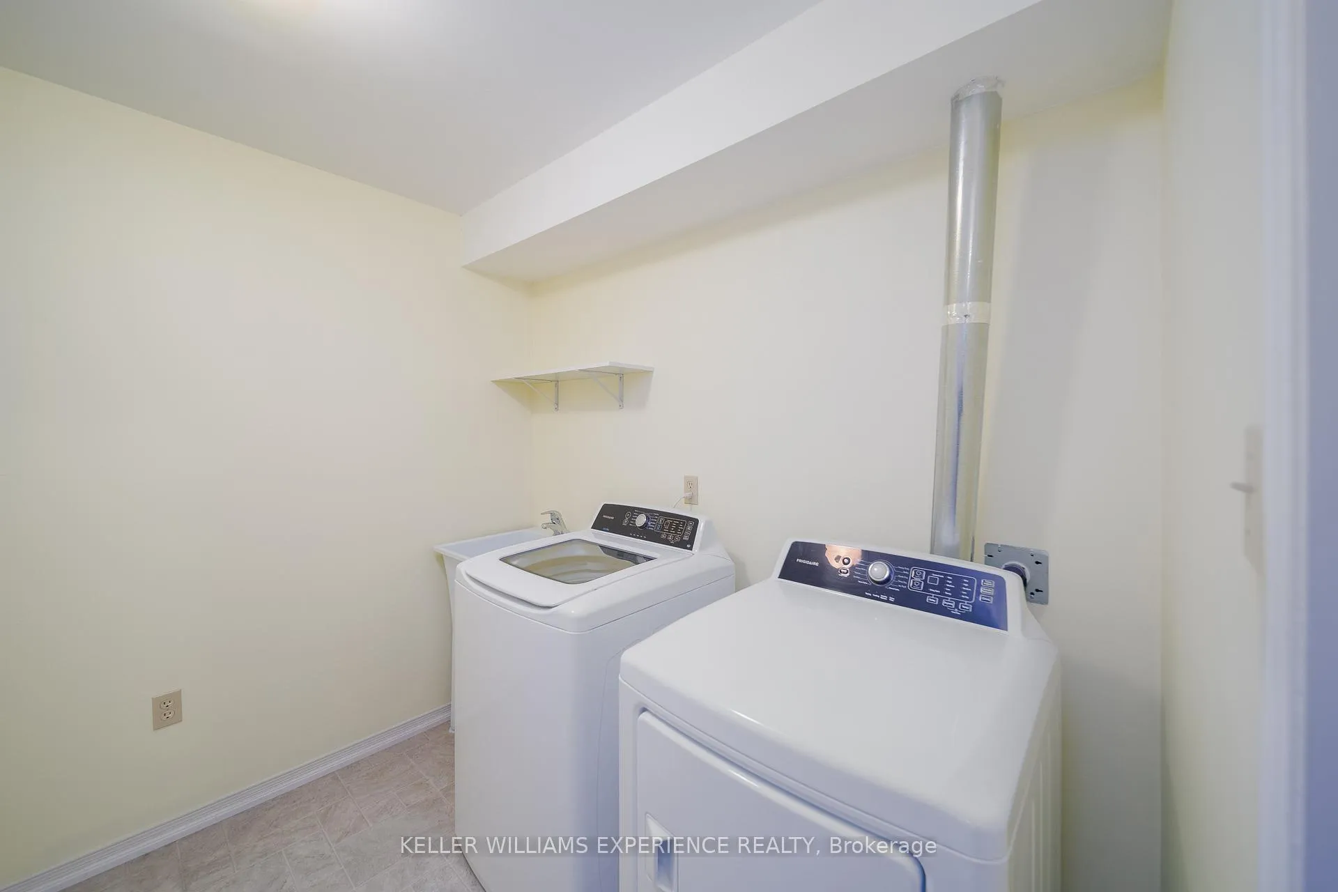 Photo 7 of Unit 3, 1104 Loggers Run, Barrie, Ardagh — HOMEH