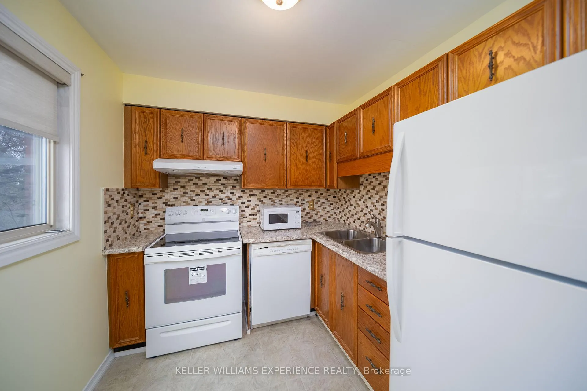 Photo 10 of Unit 3, 1104 Loggers Run, Barrie, Ardagh — HOMEH