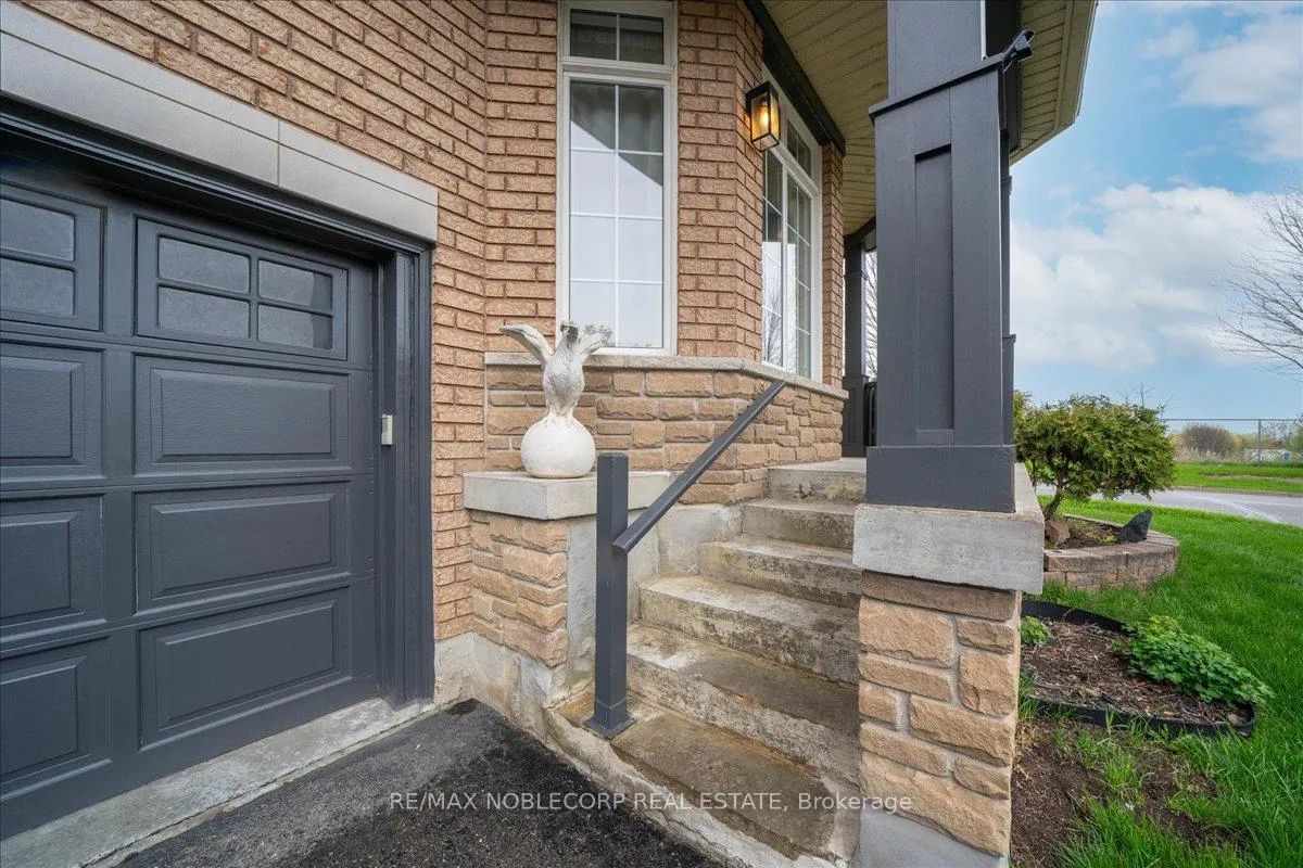 Photo 7 of 1 Plover Heights, Vaughan, Vellore Village — HOMEH