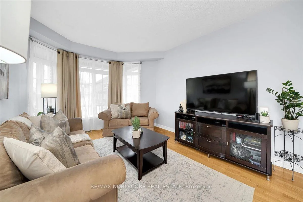 Photo 14 of 1 Plover Heights, Vaughan, Vellore Village — HOMEH