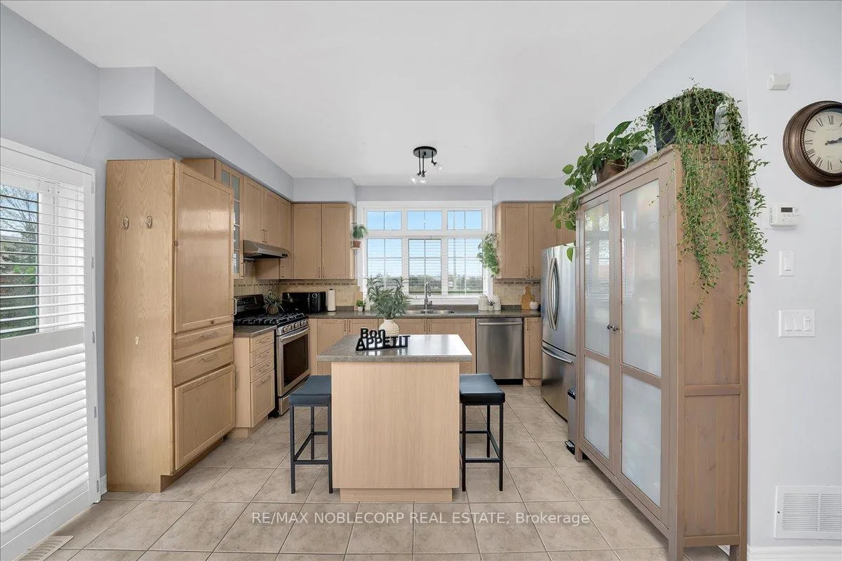 Photo 19 of 1 Plover Heights, Vaughan, Vellore Village — HOMEH