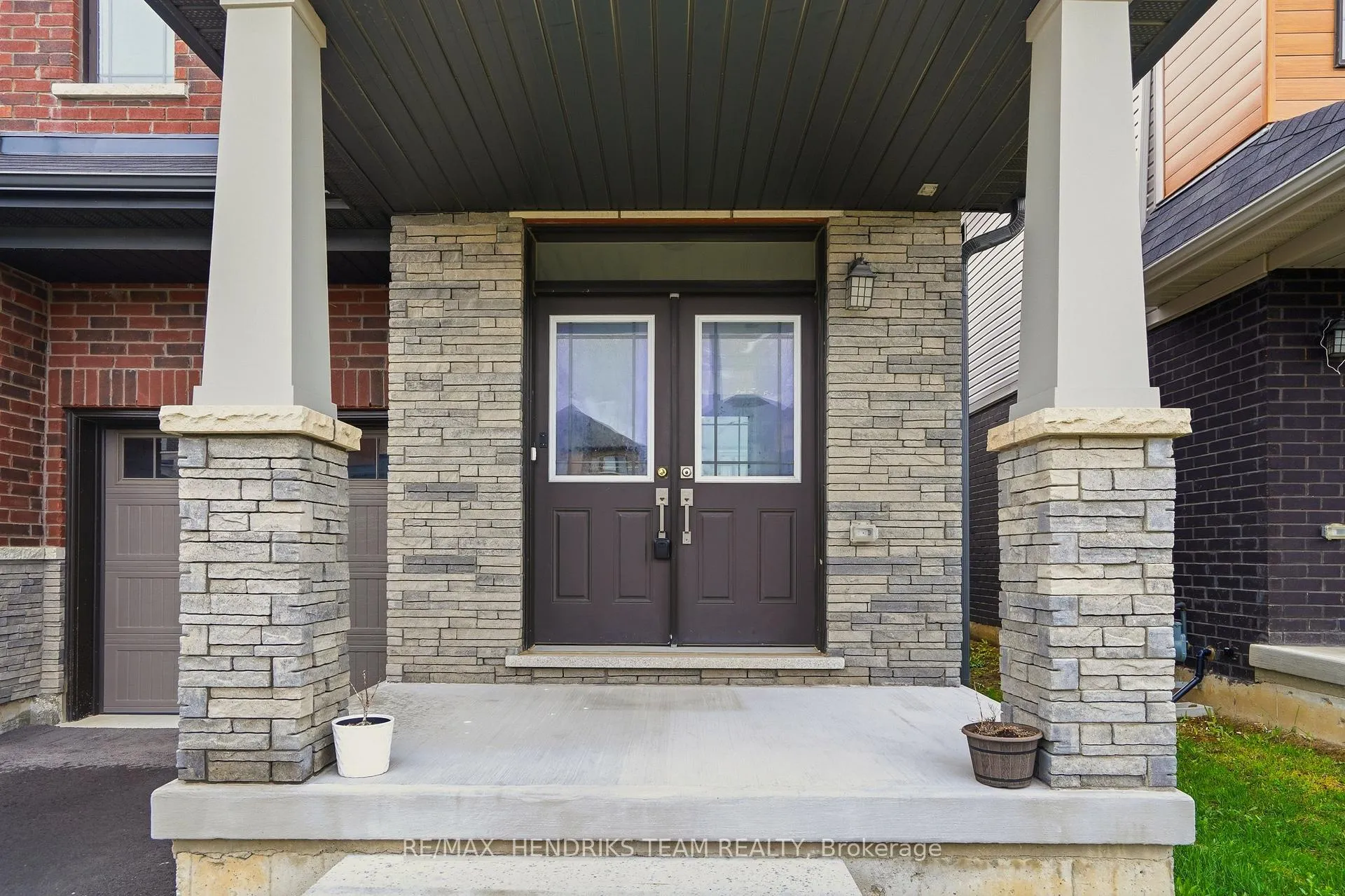 Photo 2 of 400 Barker Parkway, Thorold, Rolling Meadows — HOMEH