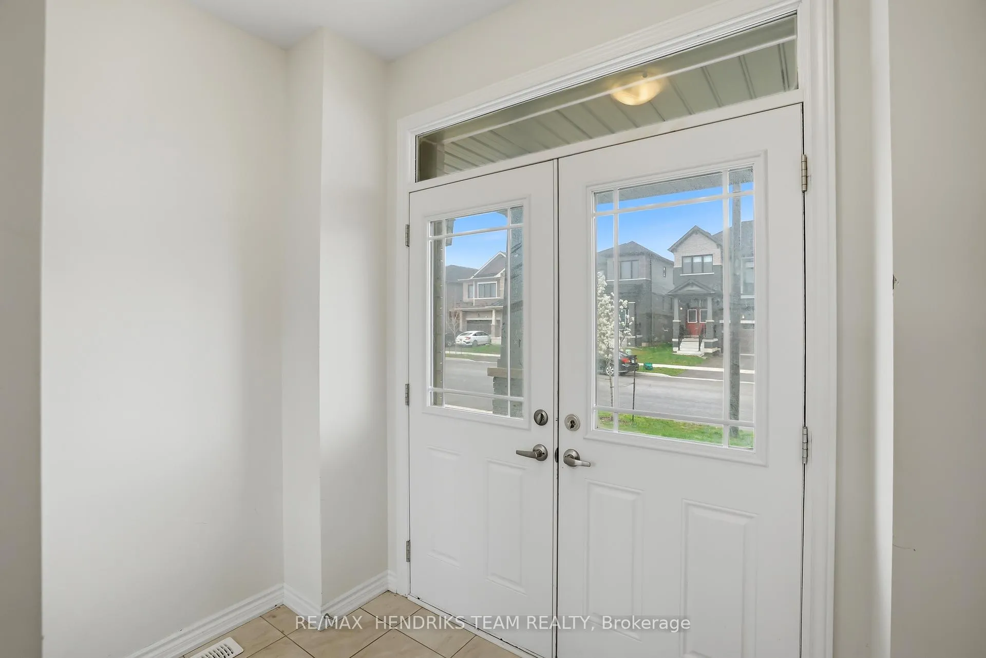 Photo 3 of 400 Barker Parkway, Thorold, Rolling Meadows — HOMEH