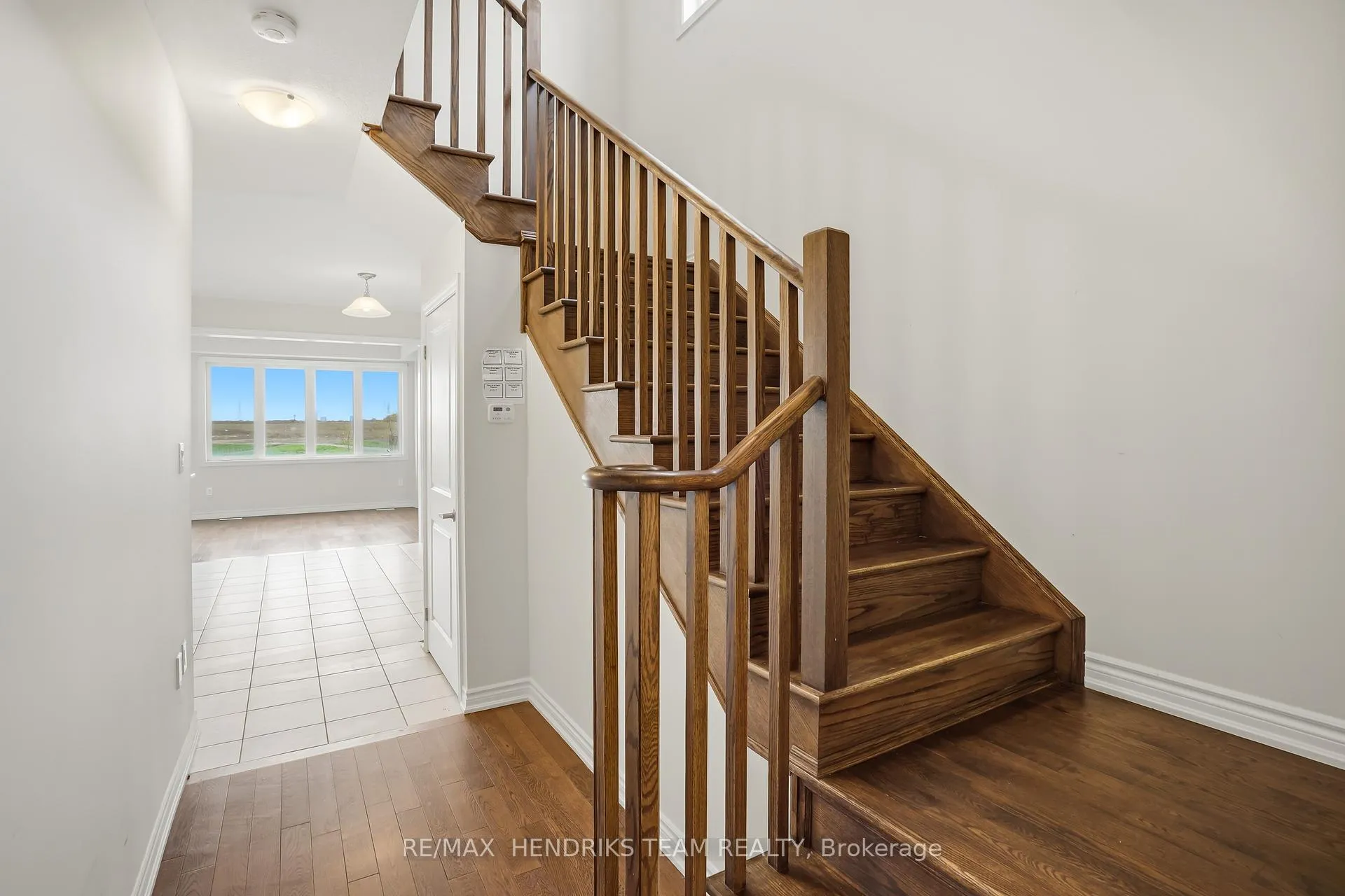 Photo 4 of 400 Barker Parkway, Thorold, Rolling Meadows — HOMEH