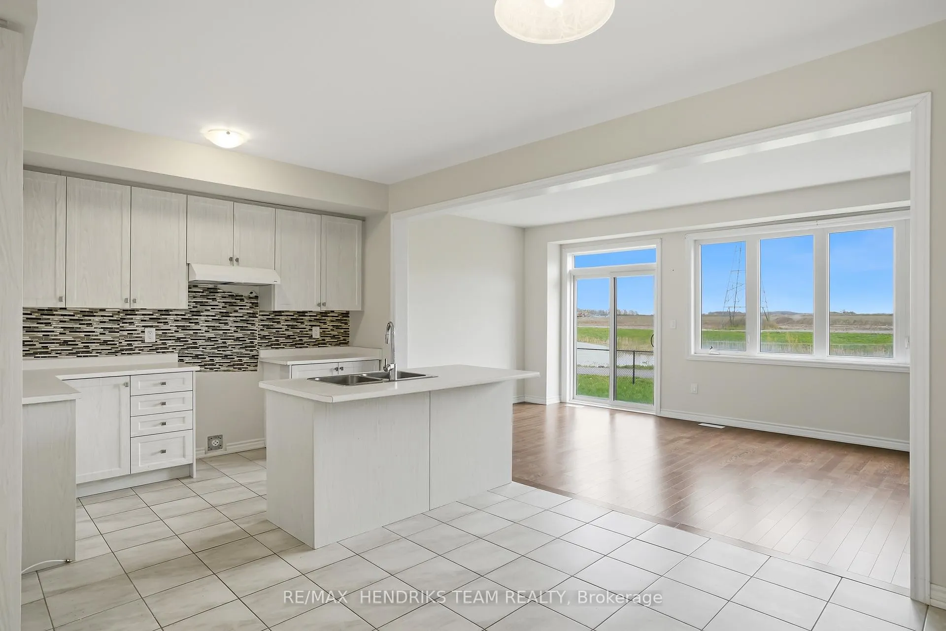 Photo 6 of 400 Barker Parkway, Thorold, Rolling Meadows — HOMEH