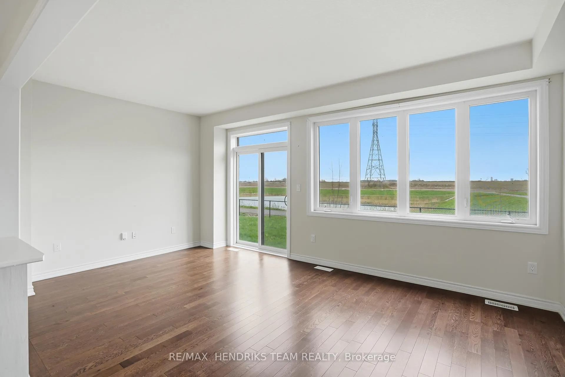 Photo 9 of 400 Barker Parkway, Thorold, Rolling Meadows — HOMEH