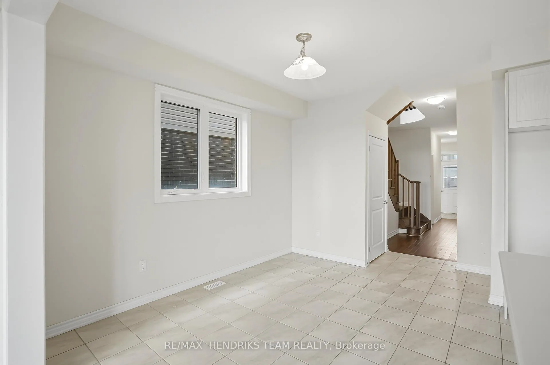 Photo 11 of 400 Barker Parkway, Thorold, Rolling Meadows — HOMEH