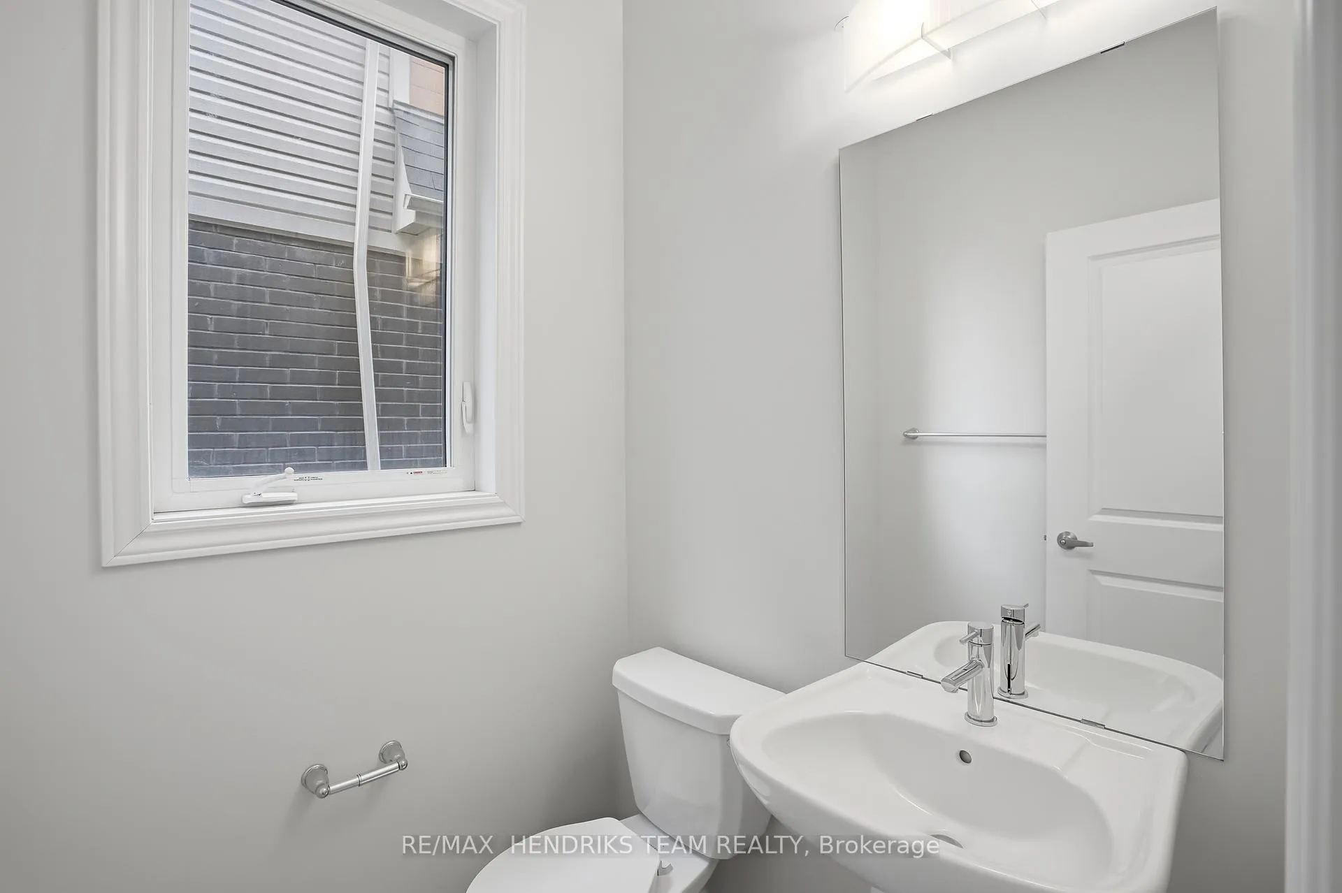 Photo 12 of 400 Barker Parkway, Thorold, Rolling Meadows — HOMEH