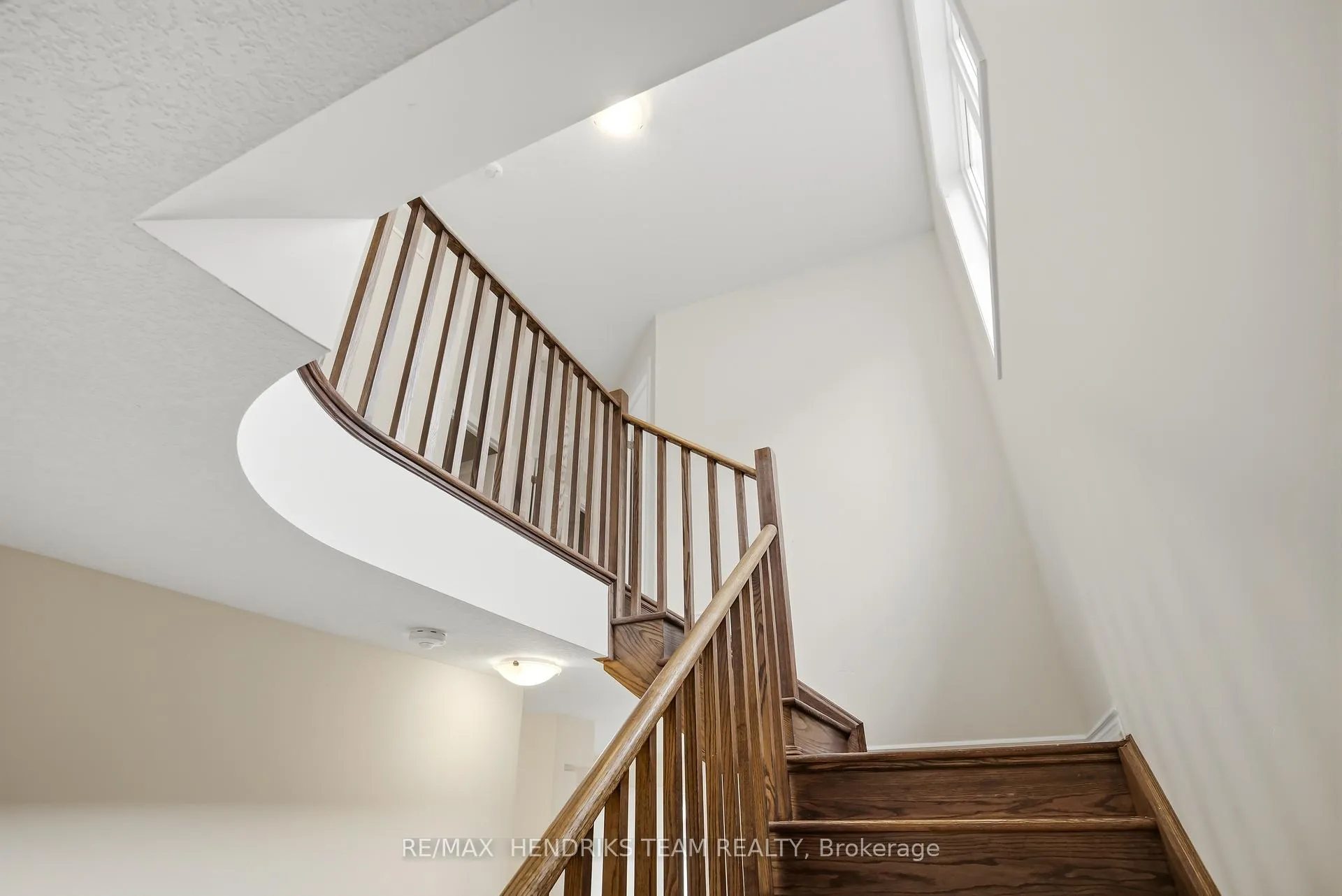 Photo 13 of 400 Barker Parkway, Thorold, Rolling Meadows — HOMEH