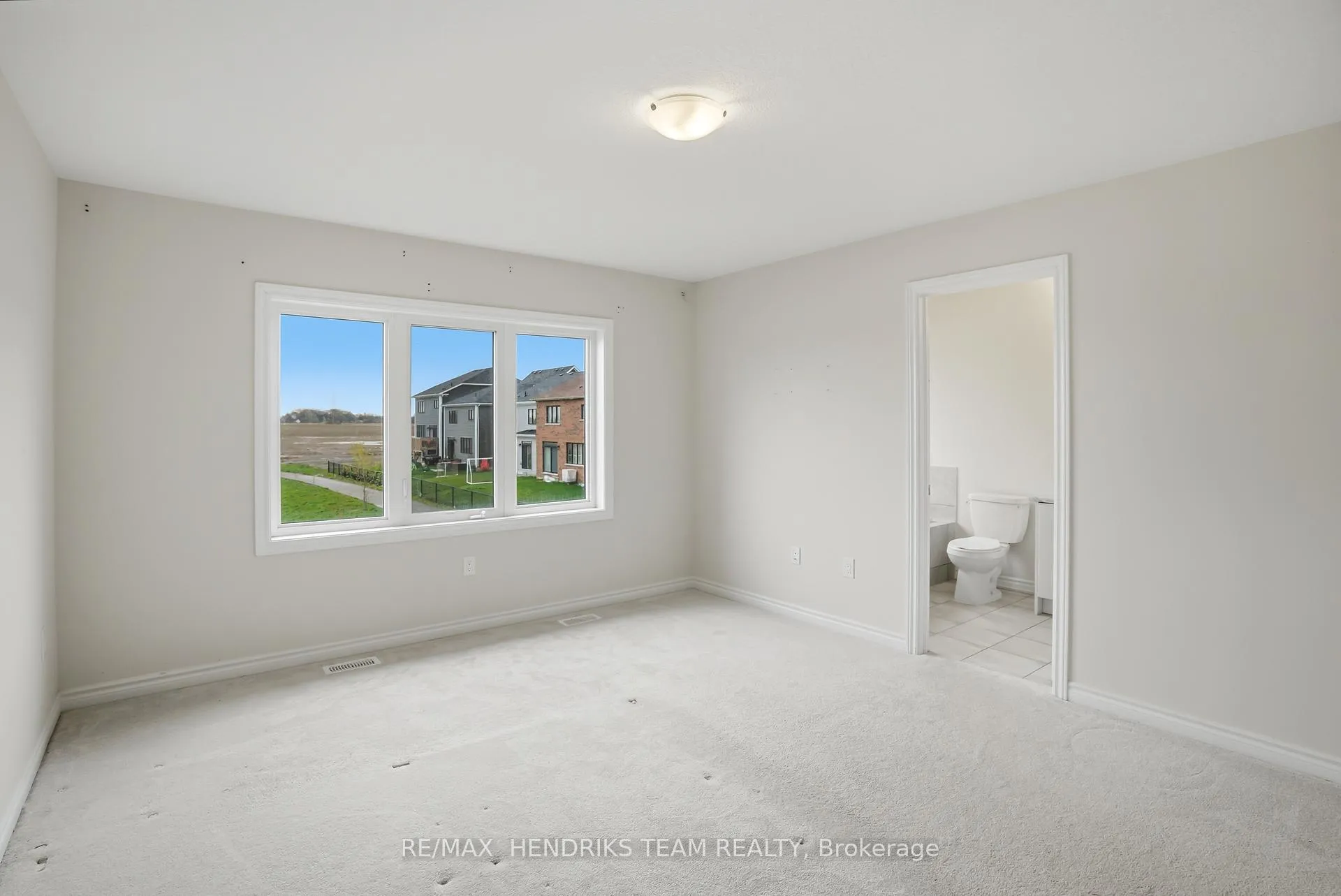 Photo 15 of 400 Barker Parkway, Thorold, Rolling Meadows — HOMEH