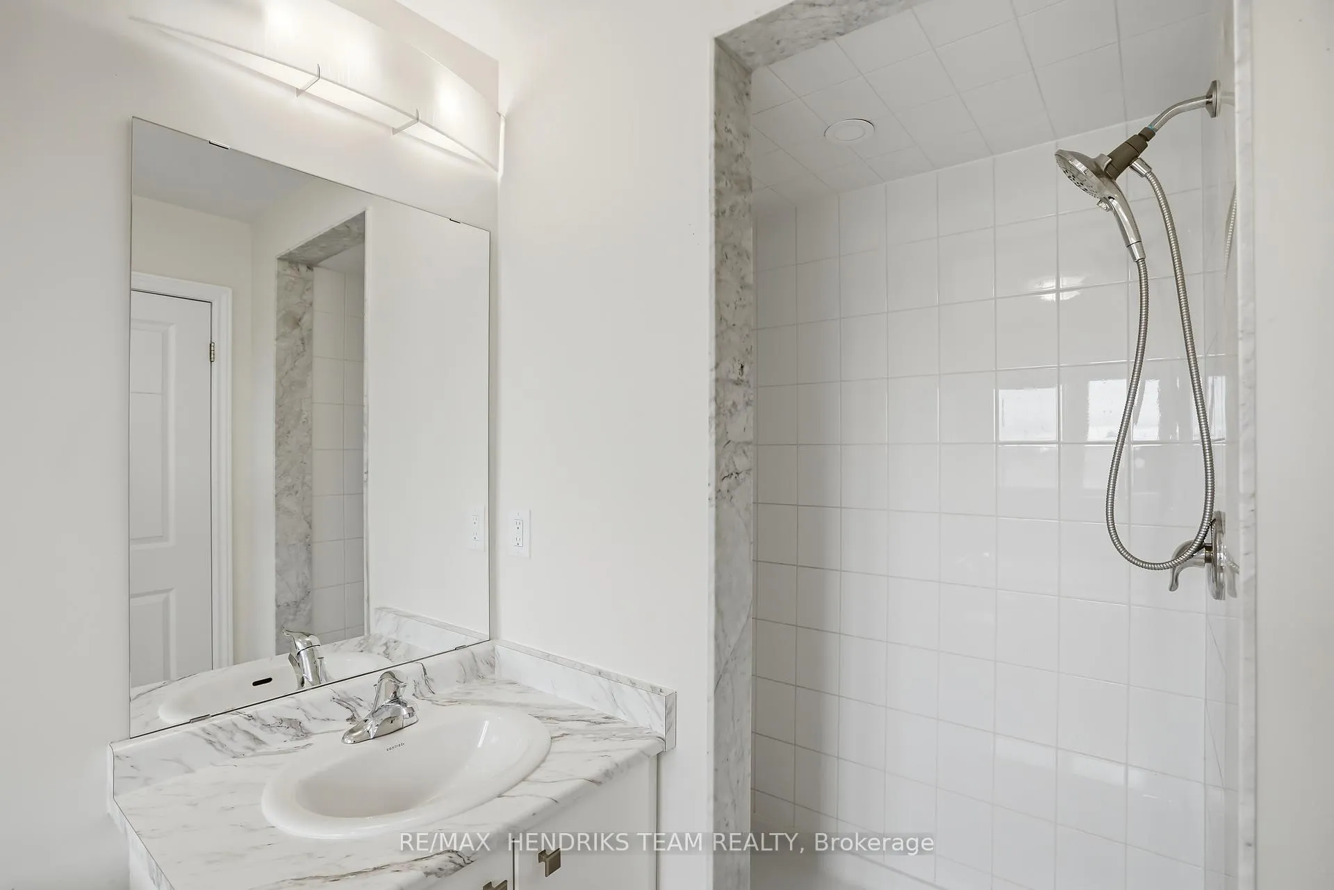 Photo 17 of 400 Barker Parkway, Thorold, Rolling Meadows — HOMEH