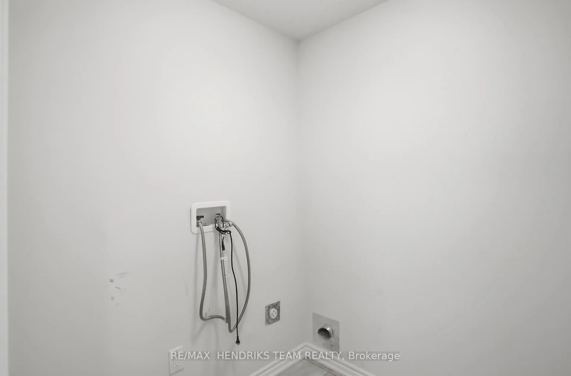Photo 22 of 400 Barker Parkway, Thorold, Rolling Meadows — HOMEH