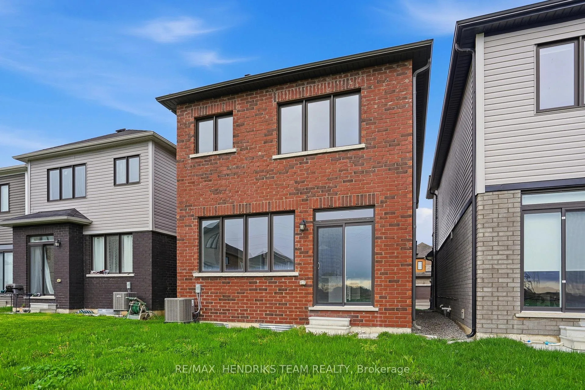 Photo 26 of 400 Barker Parkway, Thorold, Rolling Meadows — HOMEH