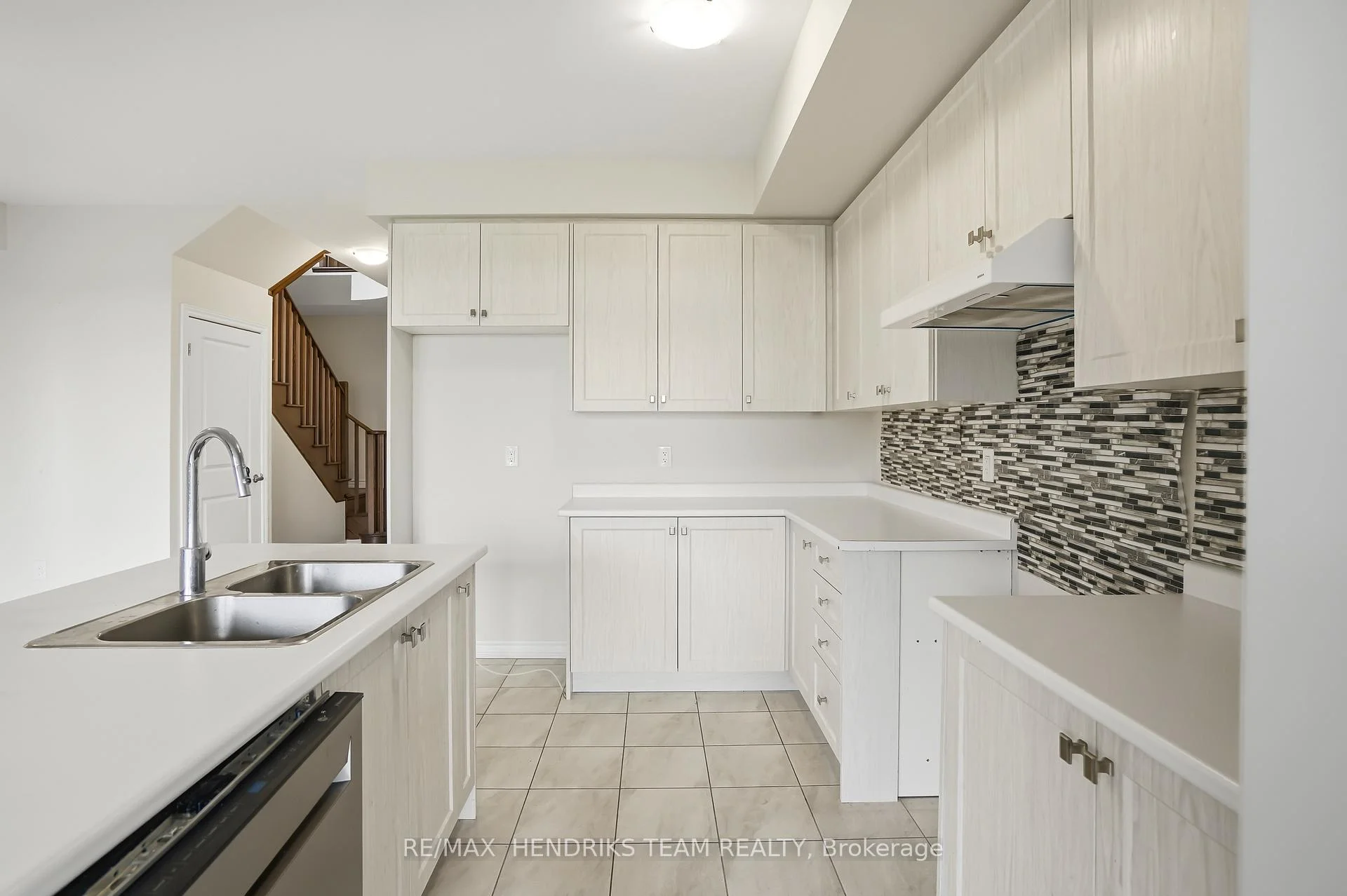 Photo 32 of 400 Barker Parkway, Thorold, Rolling Meadows — HOMEH