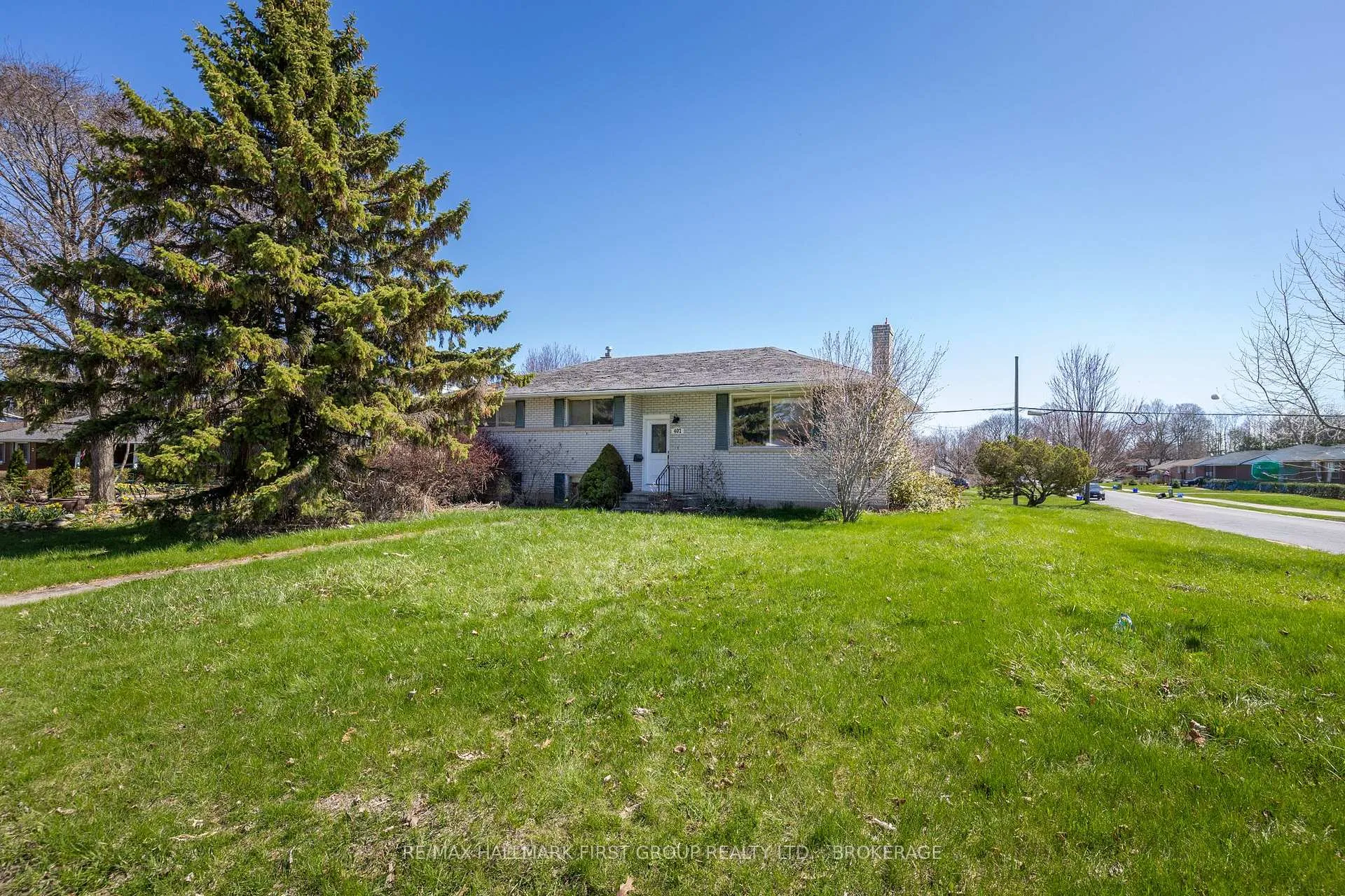 Photo 2 of 402 Parkview Drive, Kingston, City Southwest — HOMEH