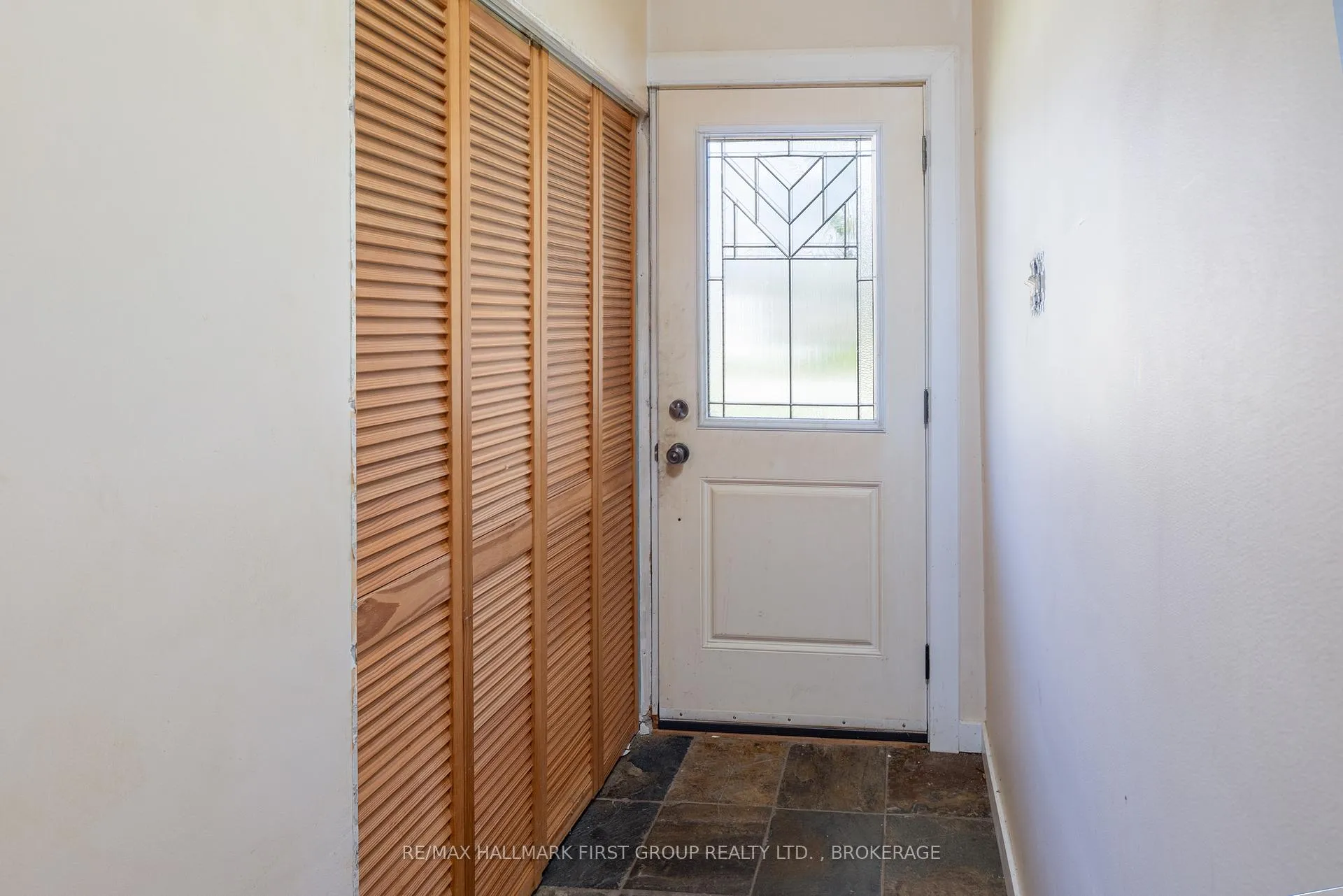 Photo 15 of 402 Parkview Drive, Kingston, City Southwest — HOMEH