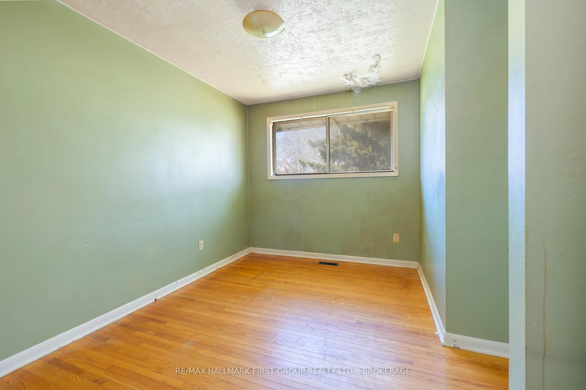 Photo 24 of 402 Parkview Drive, Kingston, City Southwest — HOMEH
