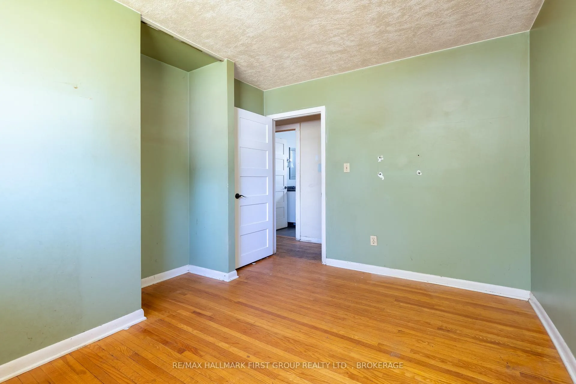 Photo 25 of 402 Parkview Drive, Kingston, City Southwest — HOMEH