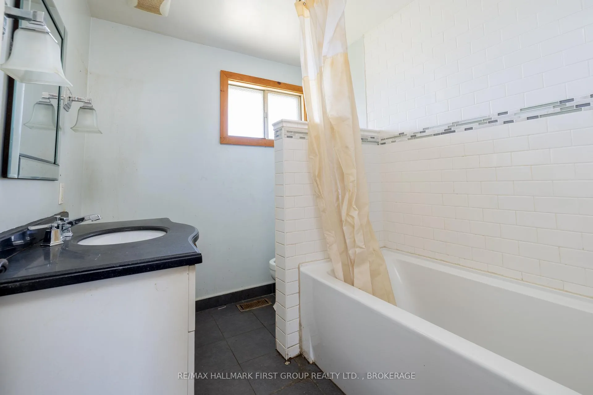 Photo 26 of 402 Parkview Drive, Kingston, City Southwest — HOMEH