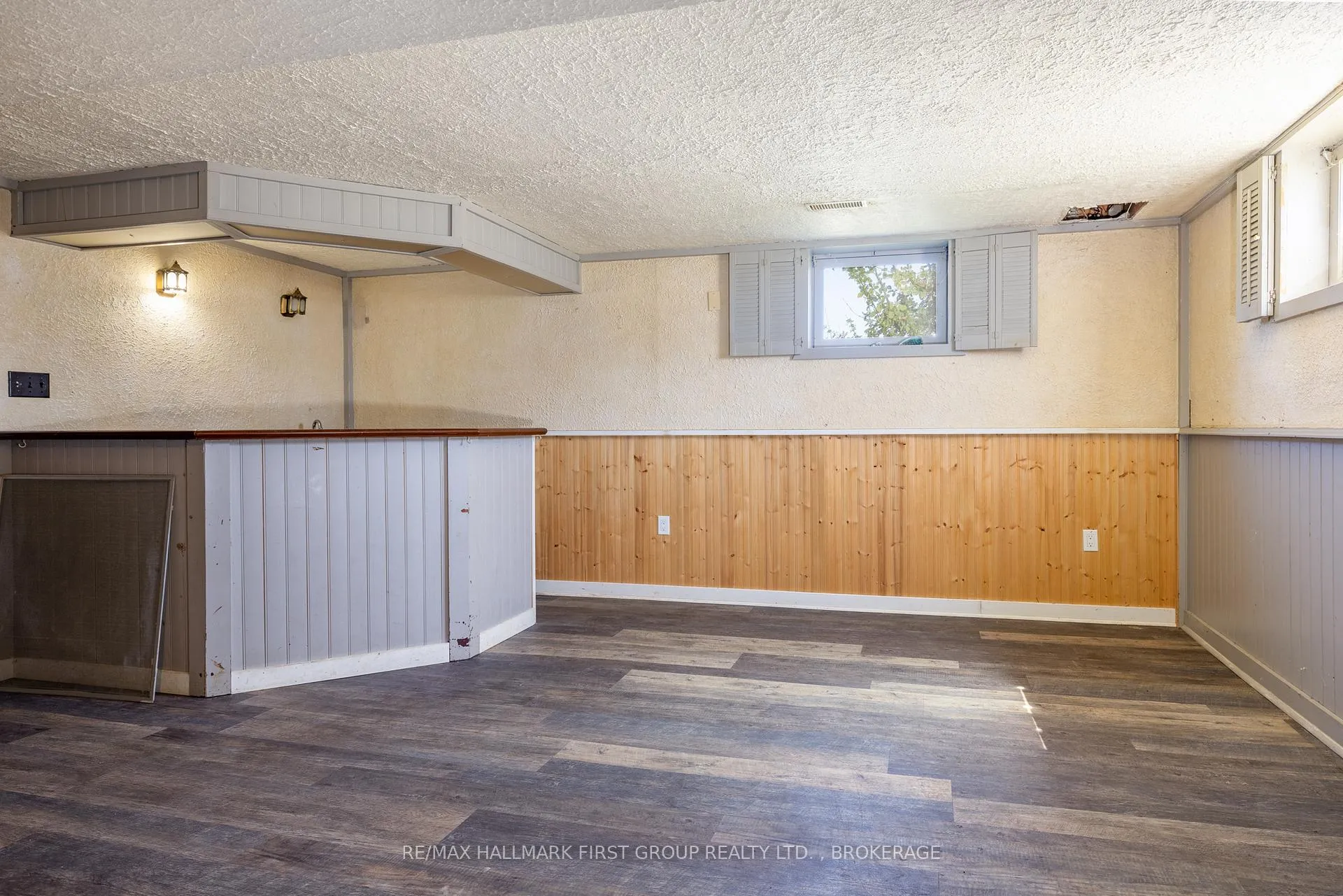 Photo 35 of 402 Parkview Drive, Kingston, City Southwest — HOMEH