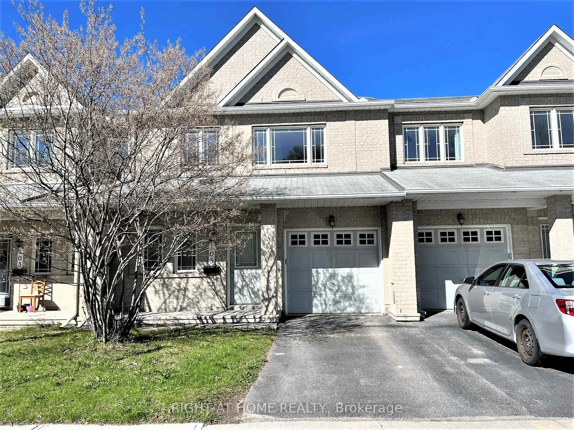 Photo 1 of 105 Tacom Circle, Ottawa, Barrhaven - Strandherd — HOMEH