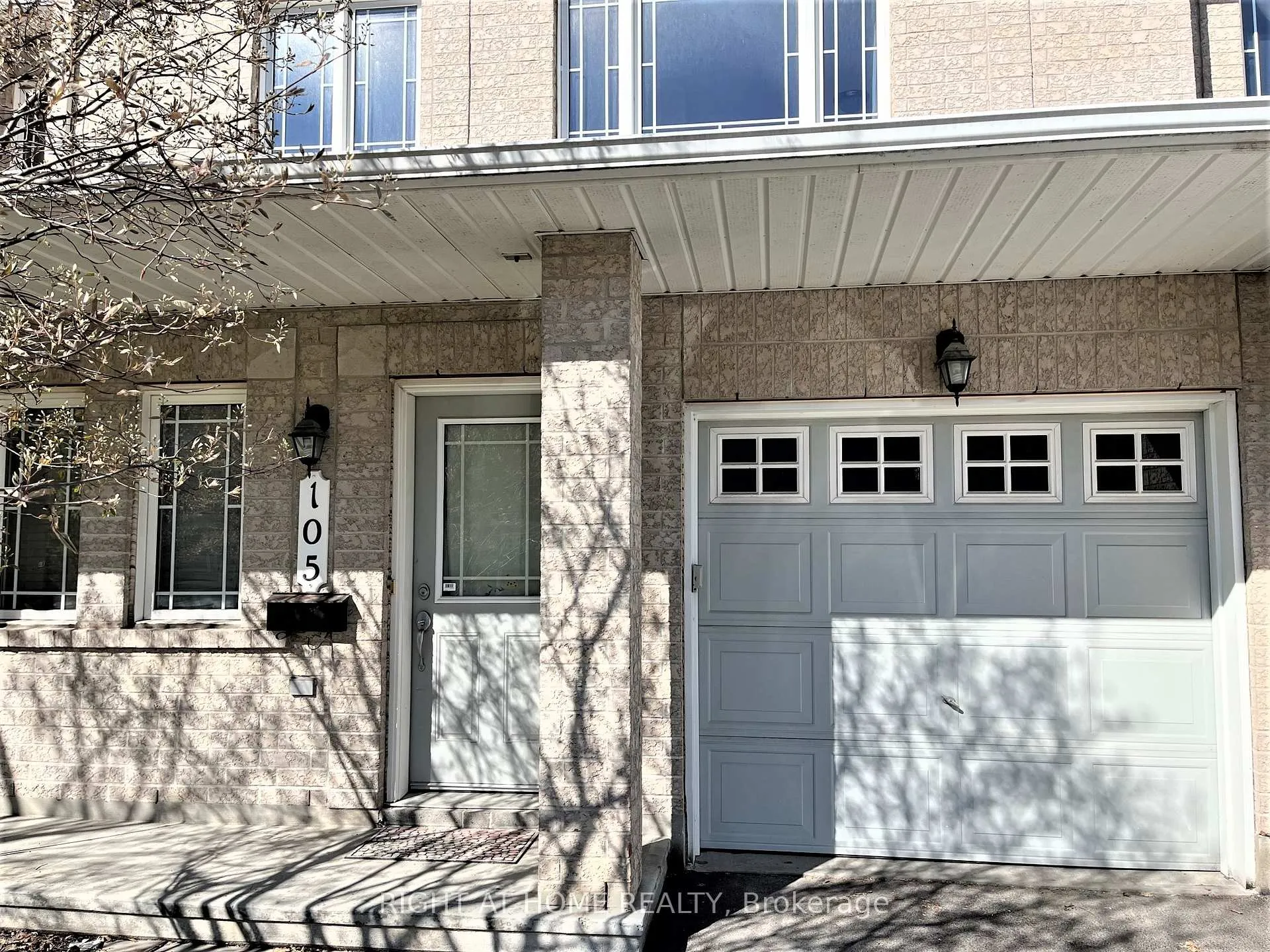 Photo 2 of 105 Tacom Circle, Ottawa, Barrhaven - Strandherd — HOMEH