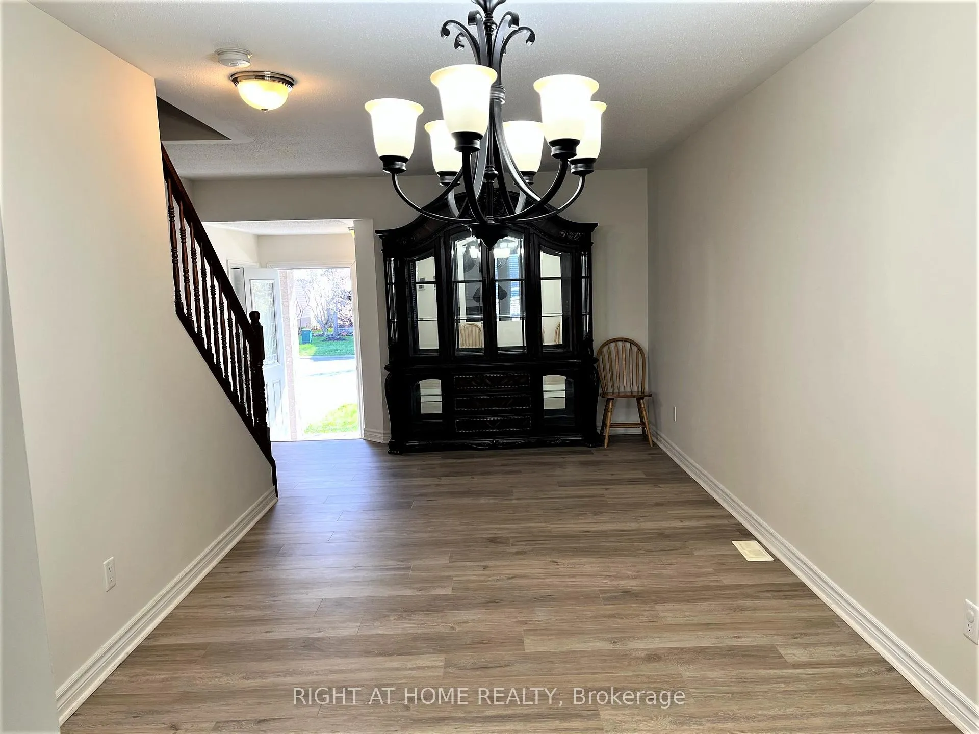 Photo 6 of 105 Tacom Circle, Ottawa, Barrhaven - Strandherd — HOMEH