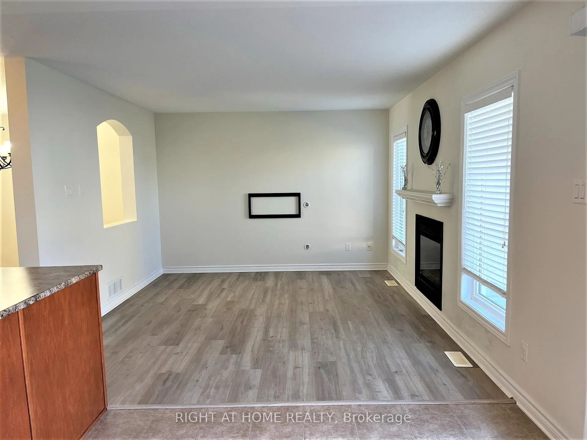 Photo 11 of 105 Tacom Circle, Ottawa, Barrhaven - Strandherd — HOMEH