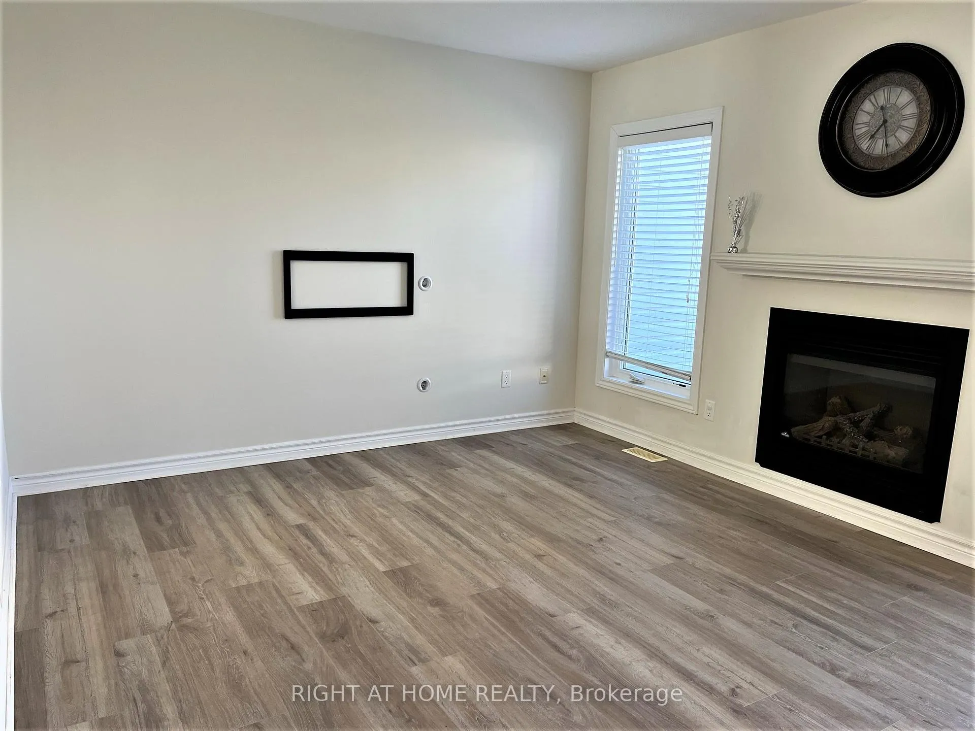 Photo 12 of 105 Tacom Circle, Ottawa, Barrhaven - Strandherd — HOMEH