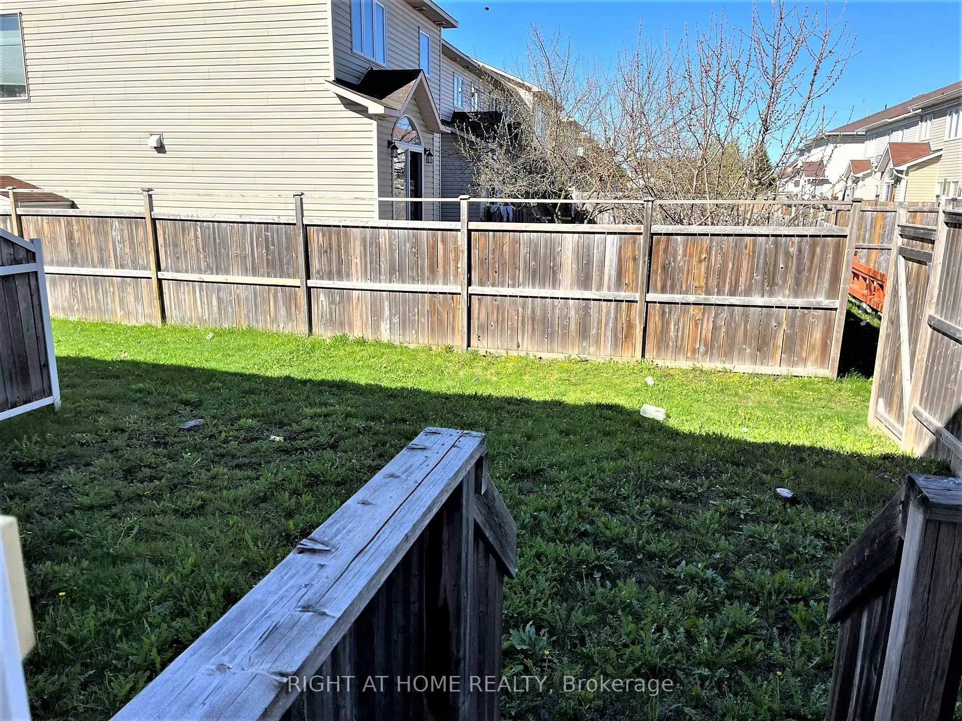 Photo 15 of 105 Tacom Circle, Ottawa, Barrhaven - Strandherd — HOMEH