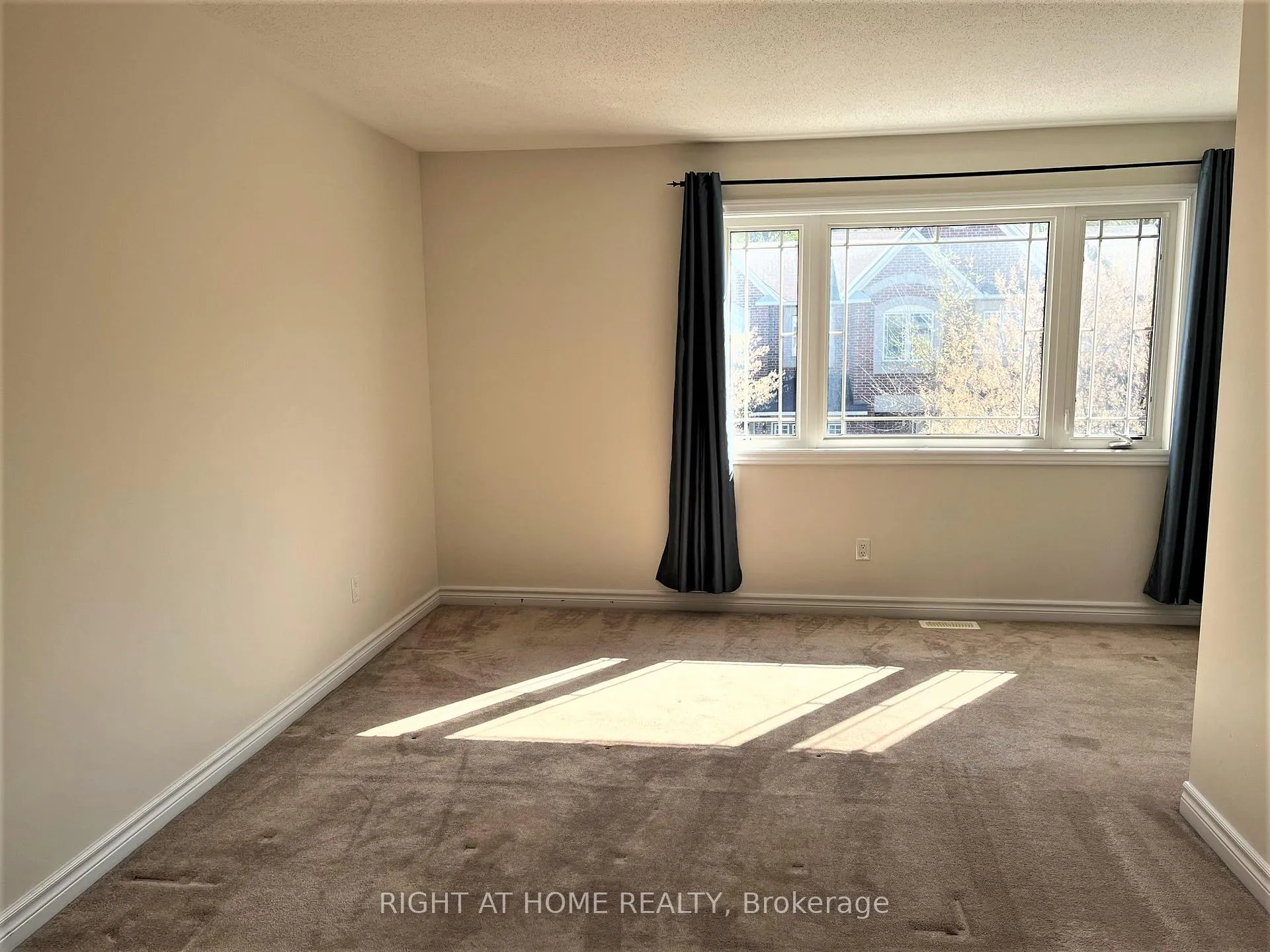 Photo 17 of 105 Tacom Circle, Ottawa, Barrhaven - Strandherd — HOMEH