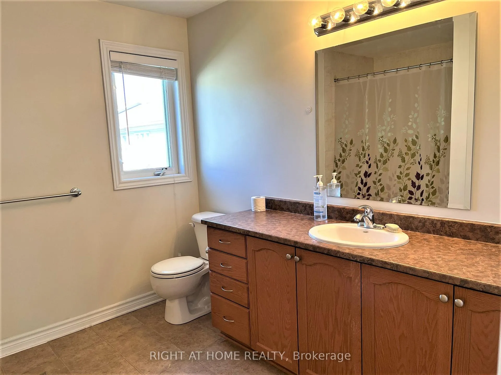 Photo 18 of 105 Tacom Circle, Ottawa, Barrhaven - Strandherd — HOMEH