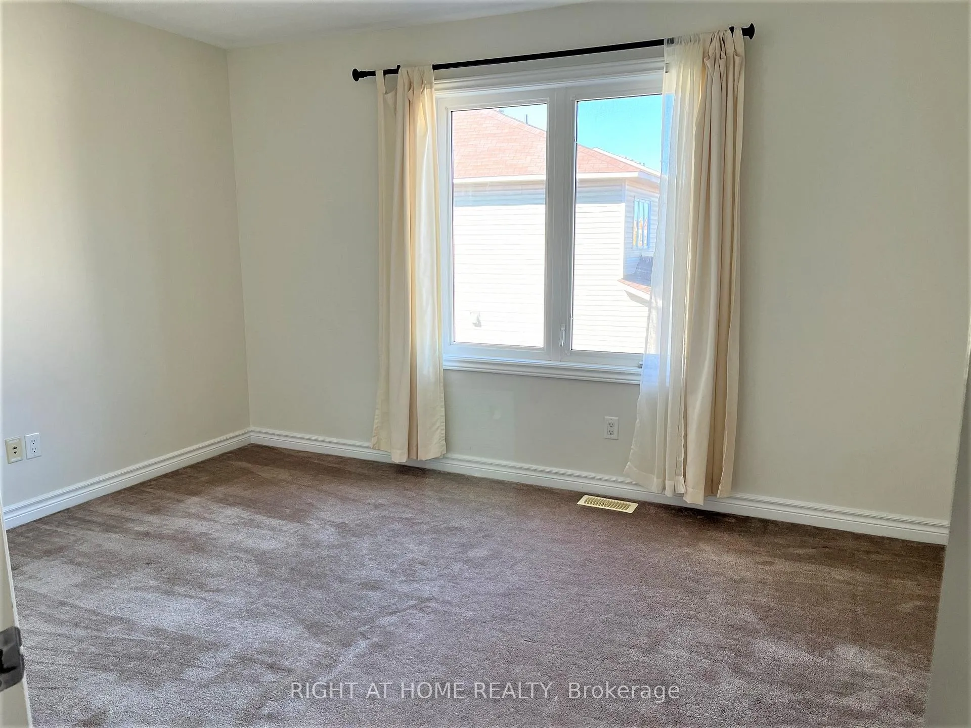 Photo 19 of 105 Tacom Circle, Ottawa, Barrhaven - Strandherd — HOMEH